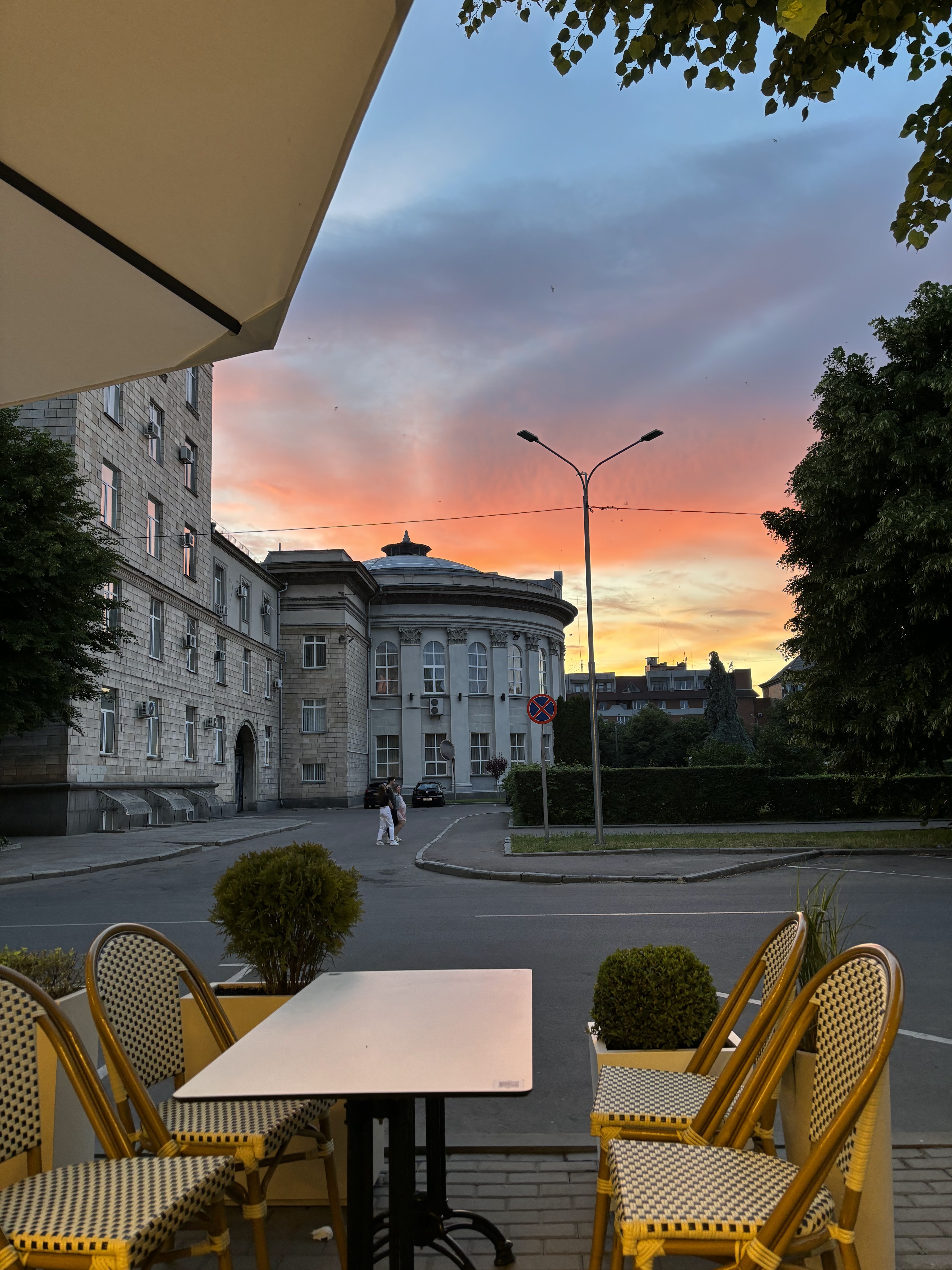 CHICKS ROLLS & DRINKS image 10