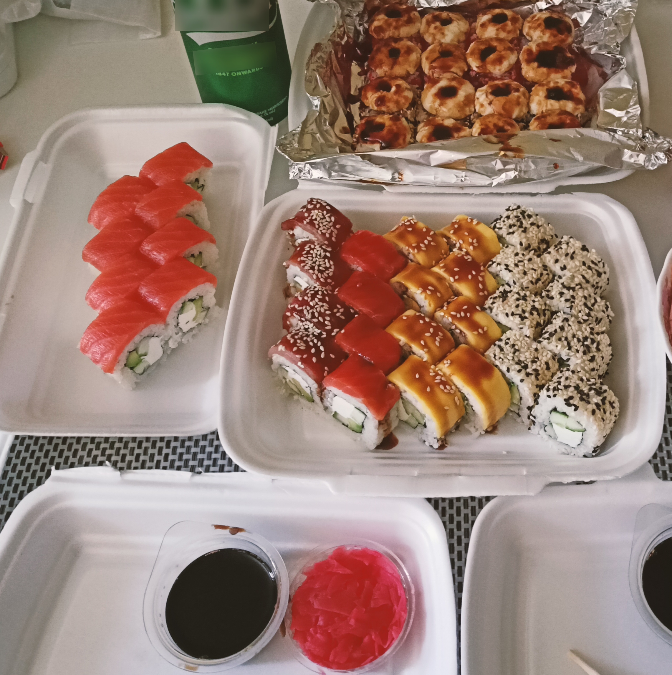 Суші роли з собою image 2