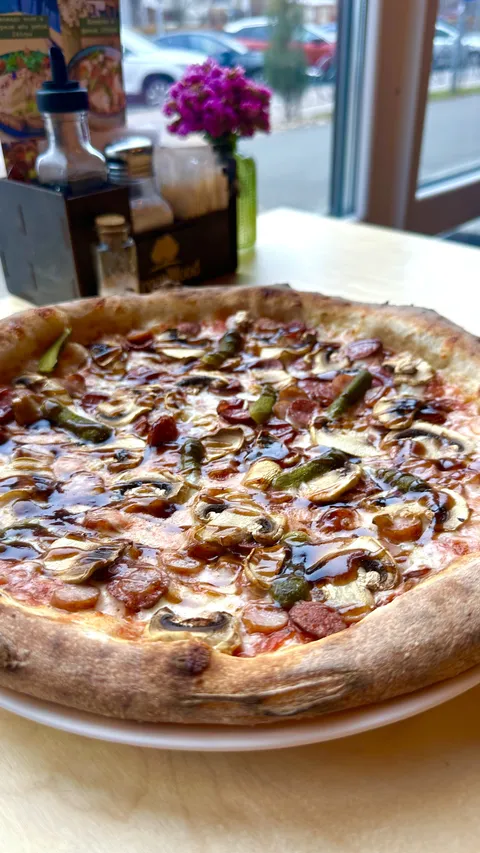 GreenWood pizzeria image 4