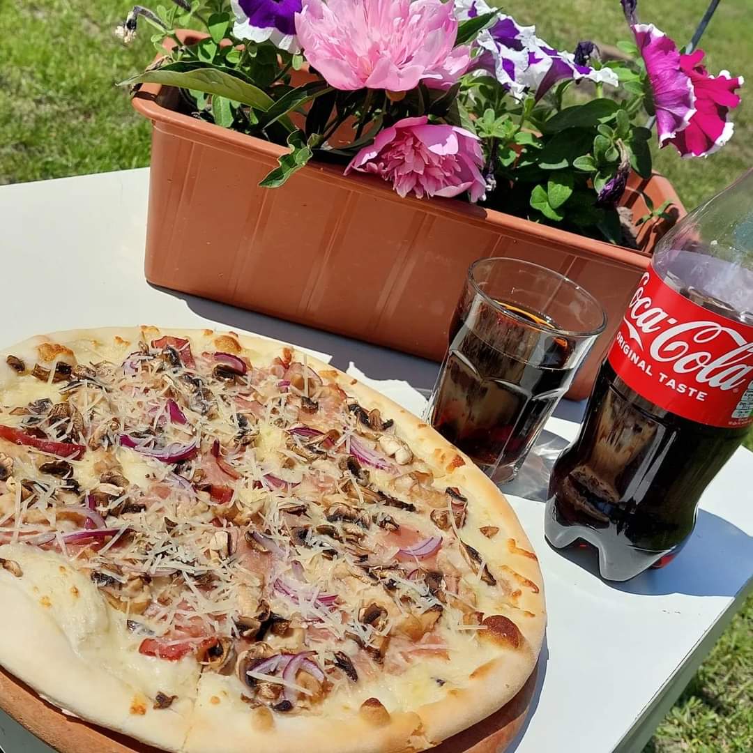 Pizzeria UNO image 7