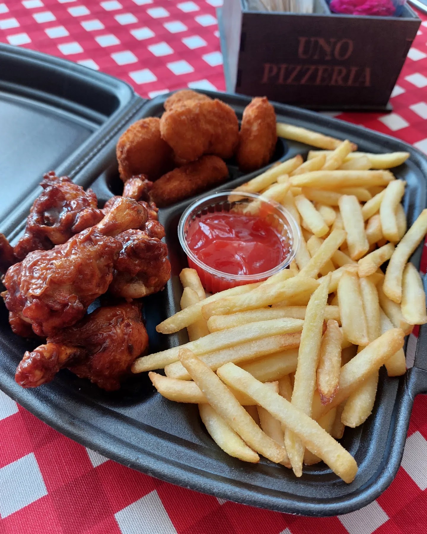 Pizzeria UNO image 10