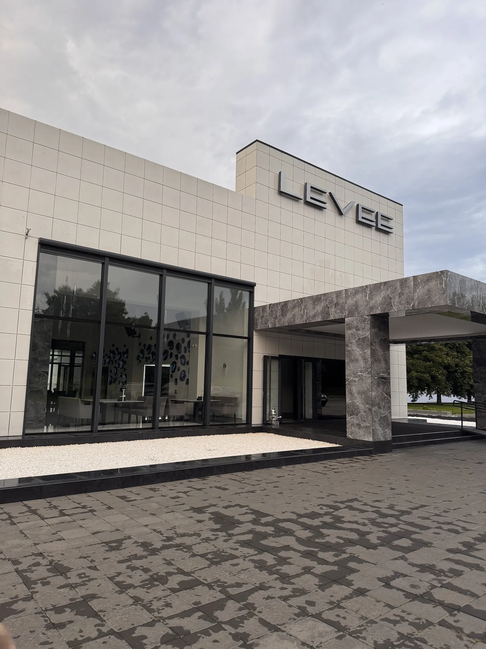 LEVEE image 9