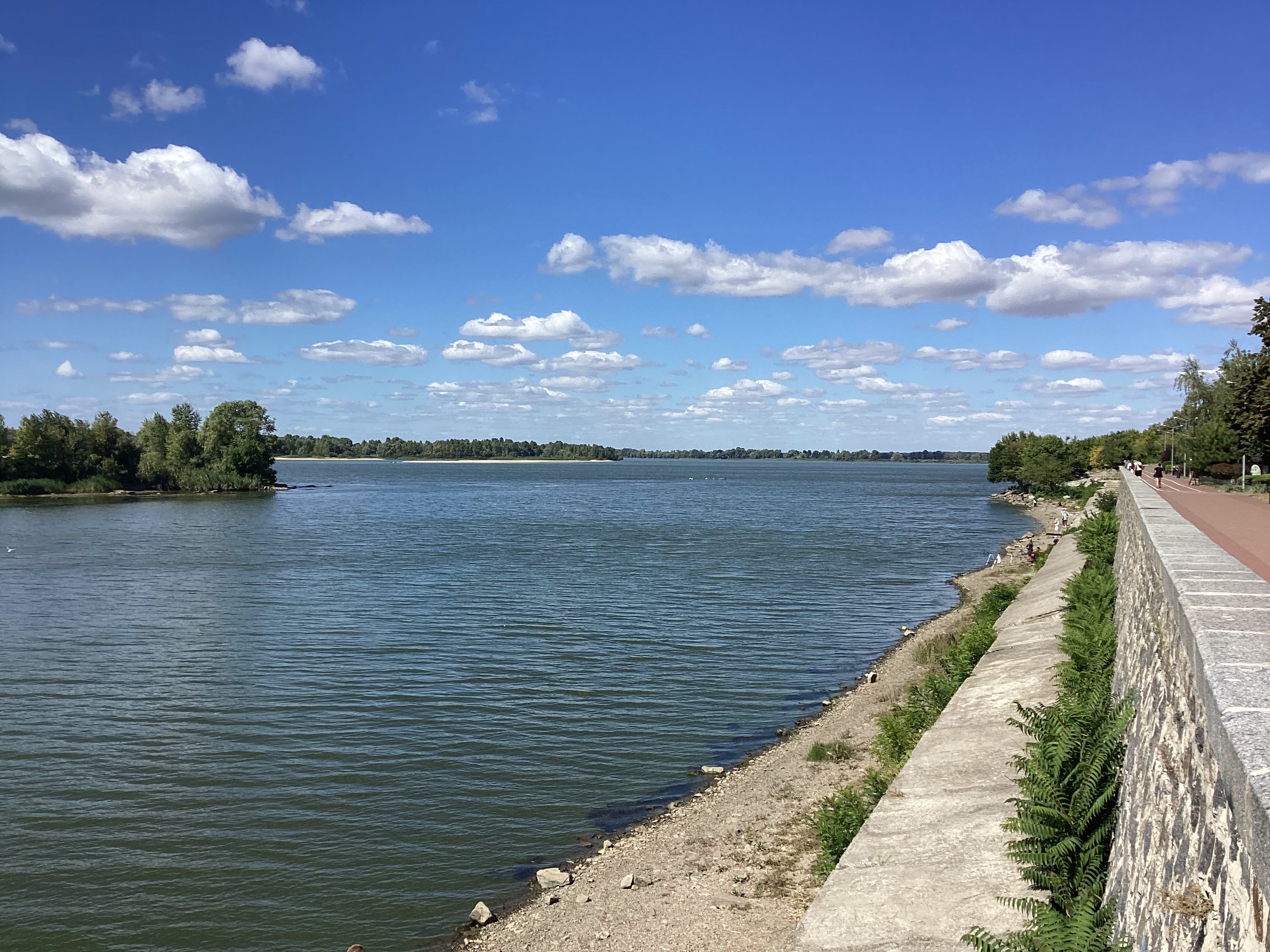 Four Seasons image 3