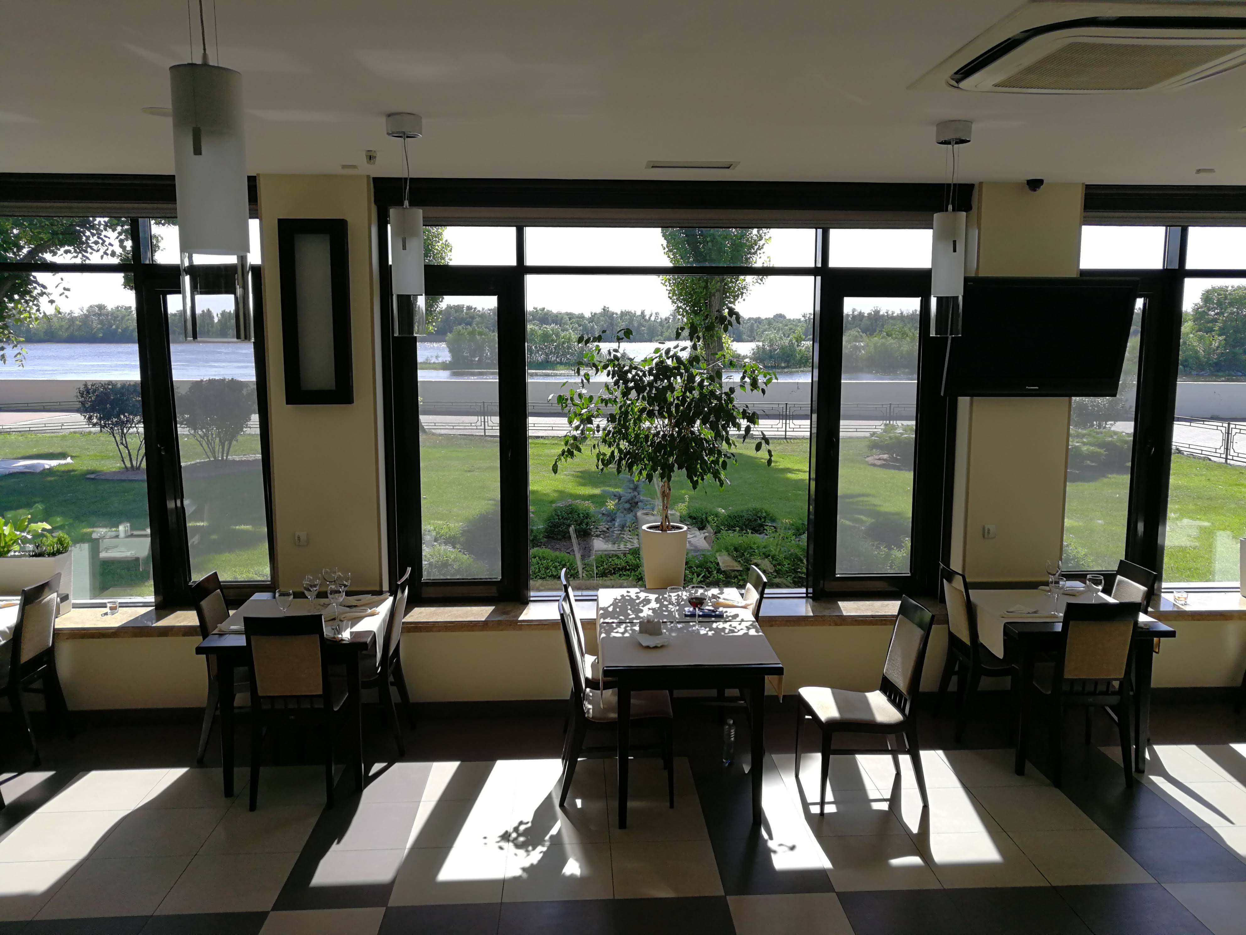 Four Seasons image 10