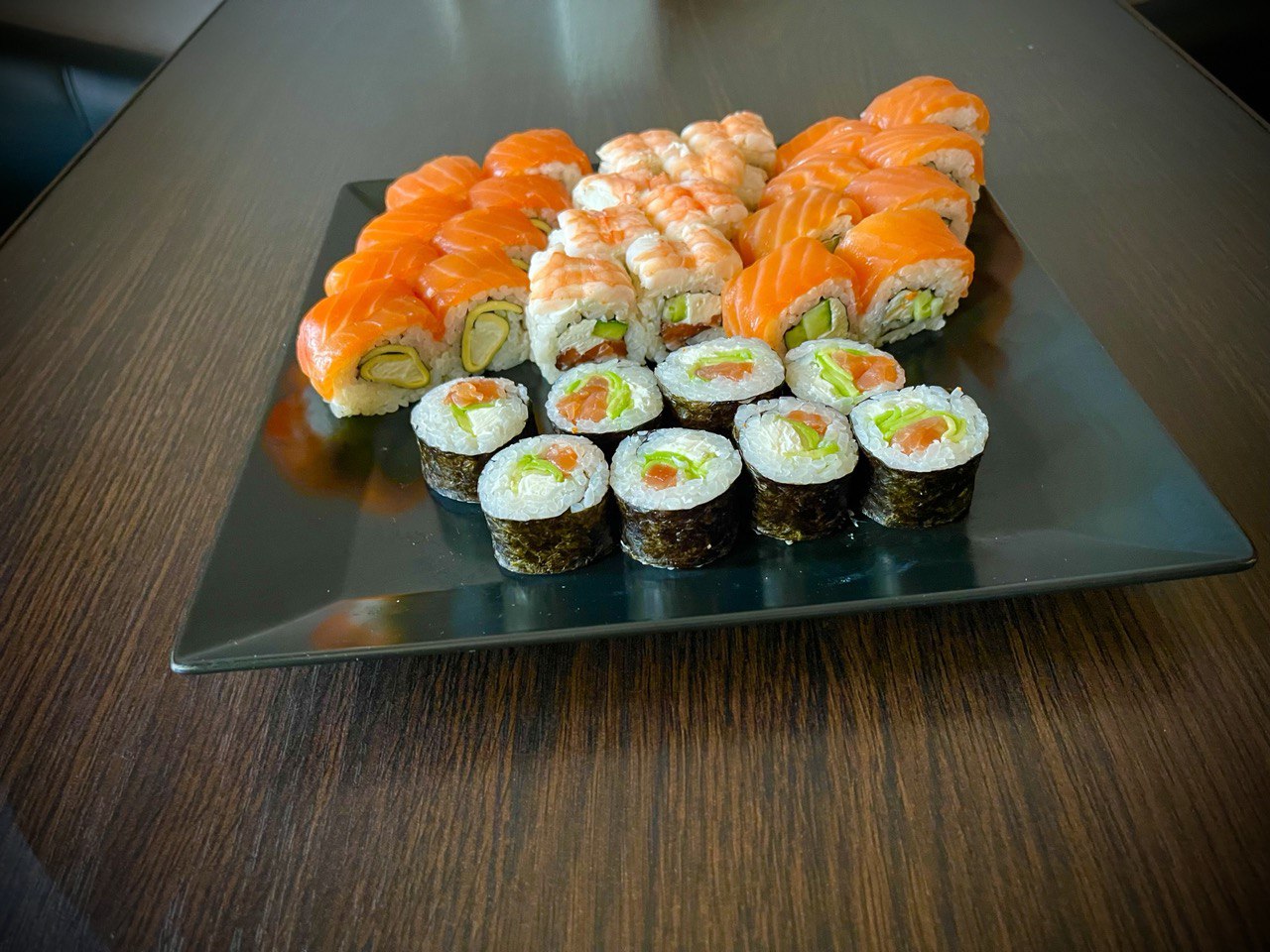 Sushi & Pizza House image 1