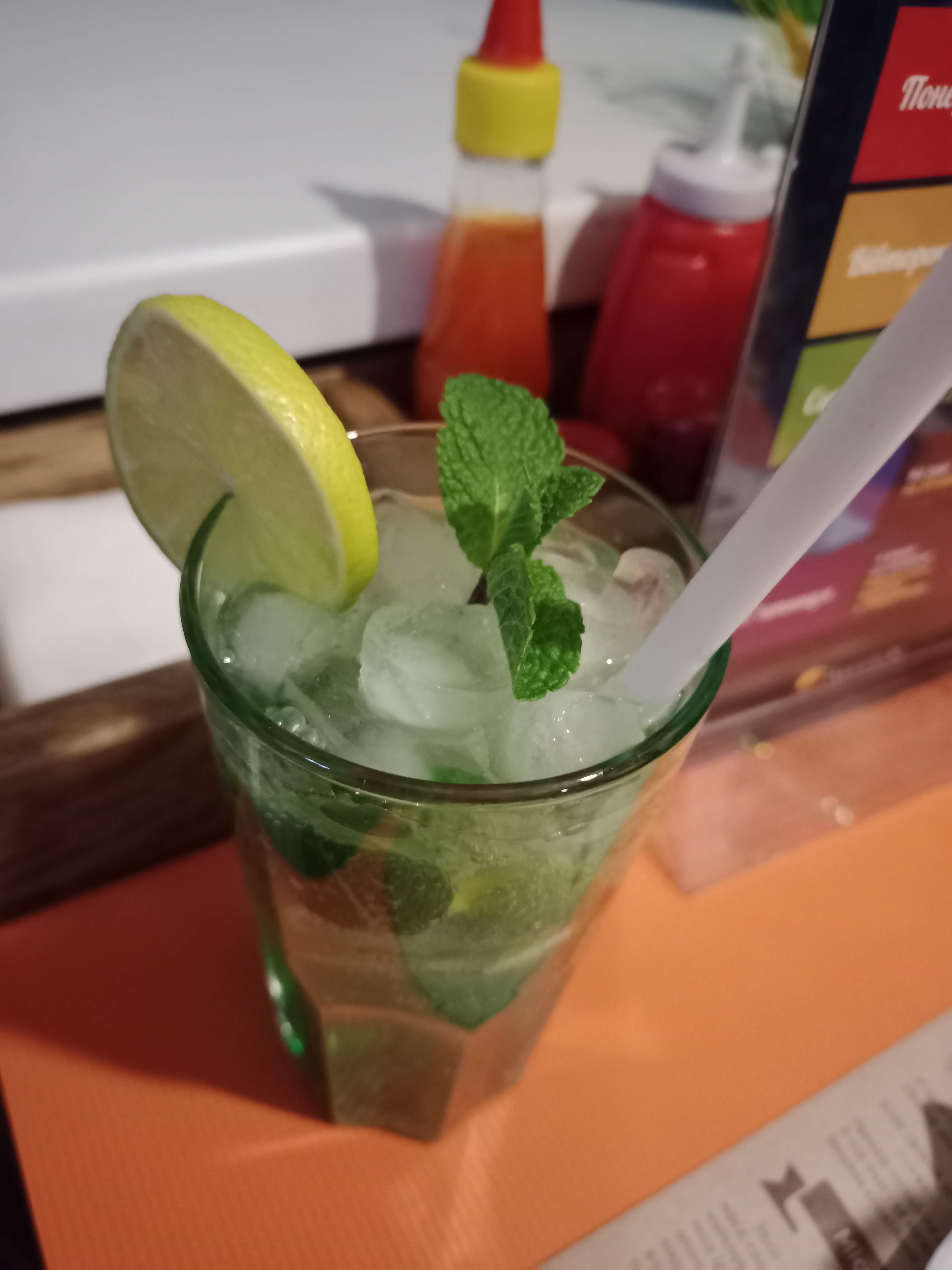 Sushi-Kafe Akvarium image 10