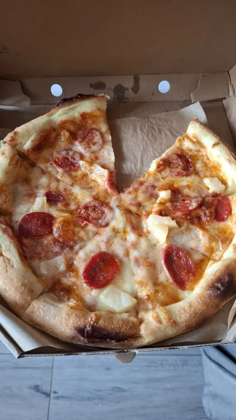 Deli Pizza image 1