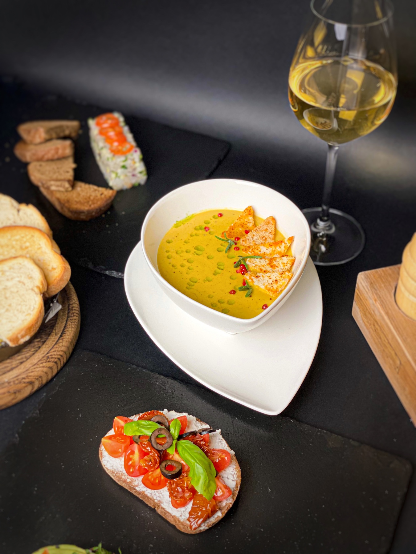 Atmosphere Restaurant image 2