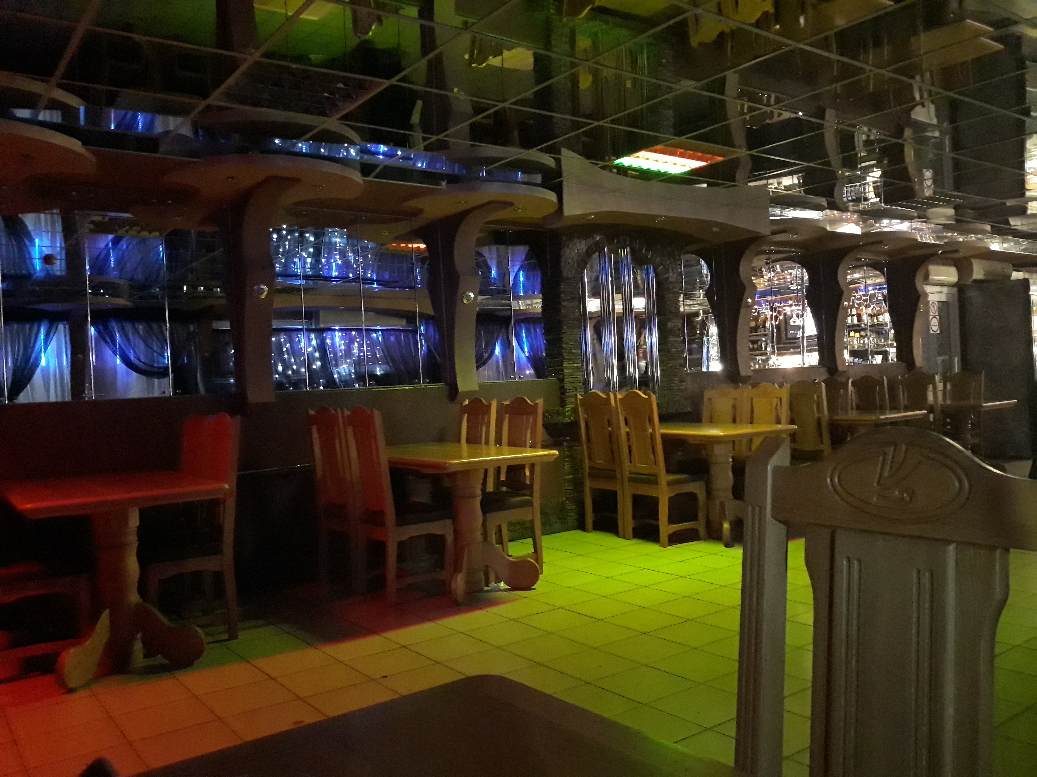 Café white sails image 4