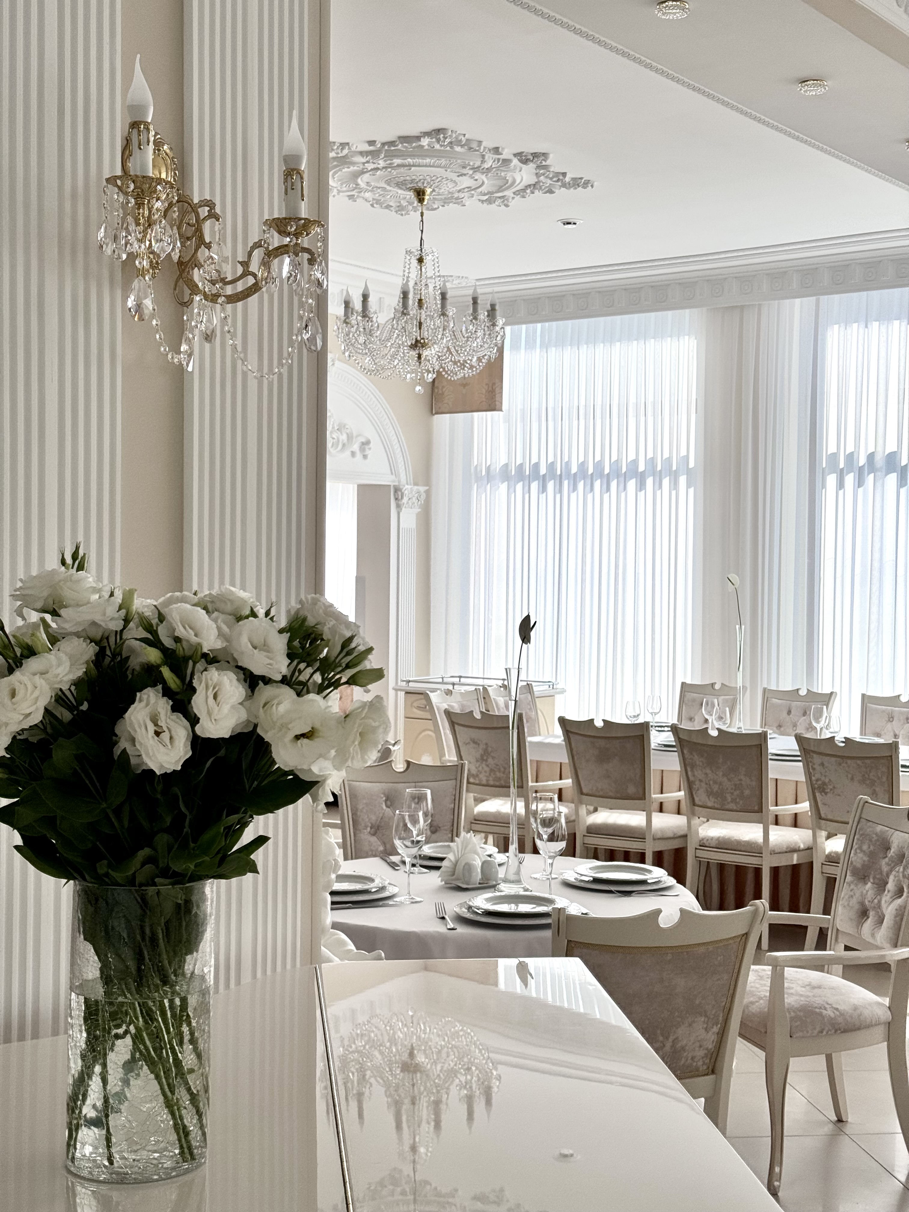 The restaurant "White Royal" image 1