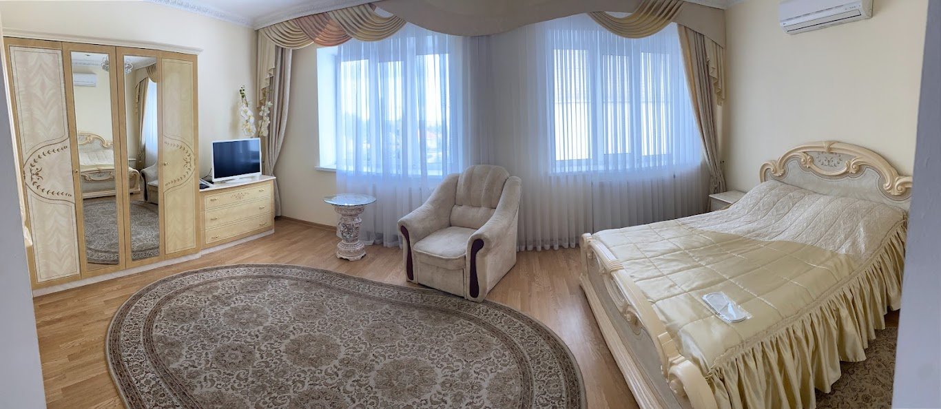 The restaurant "White Royal" image 3