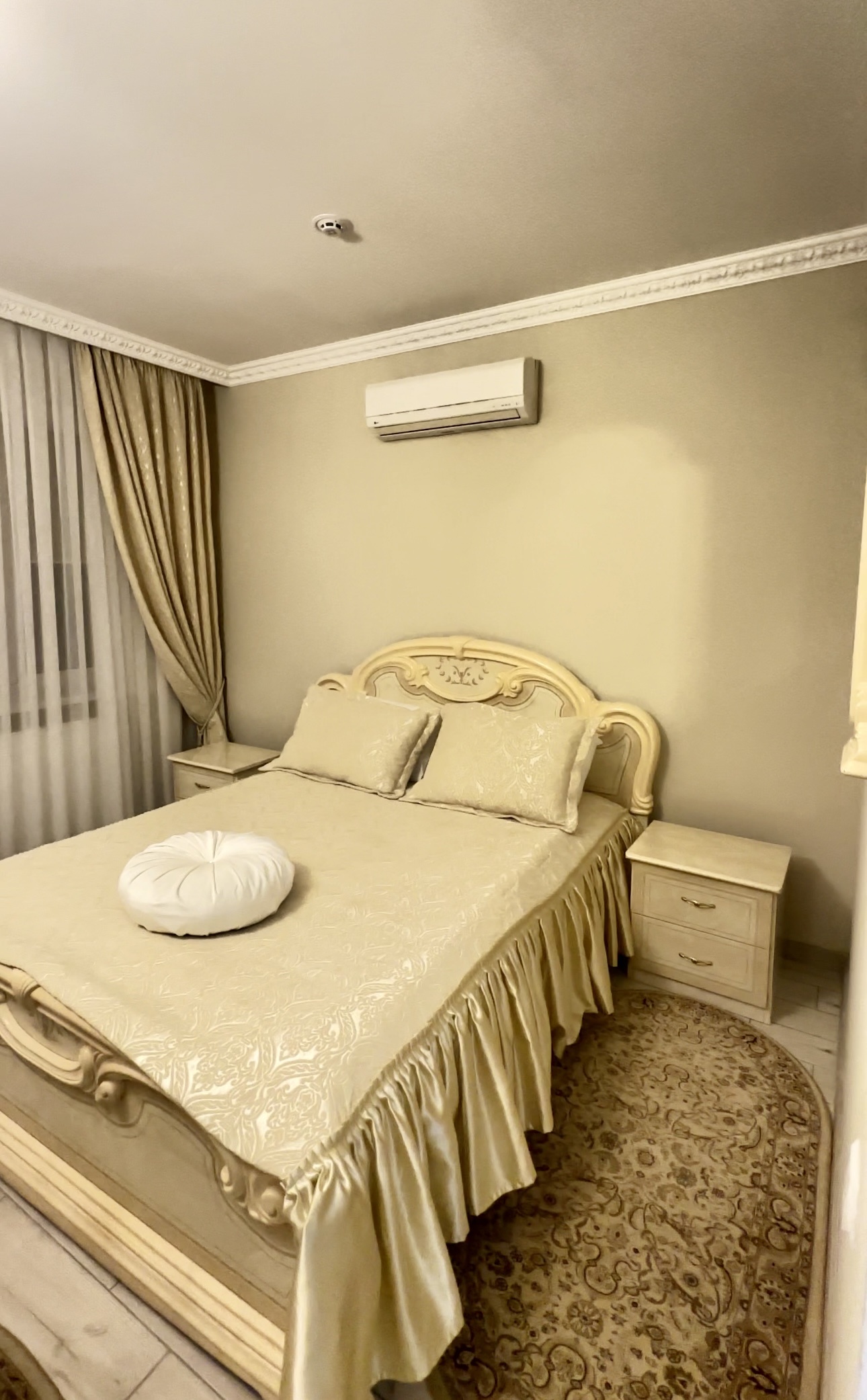 The restaurant "White Royal" image 4