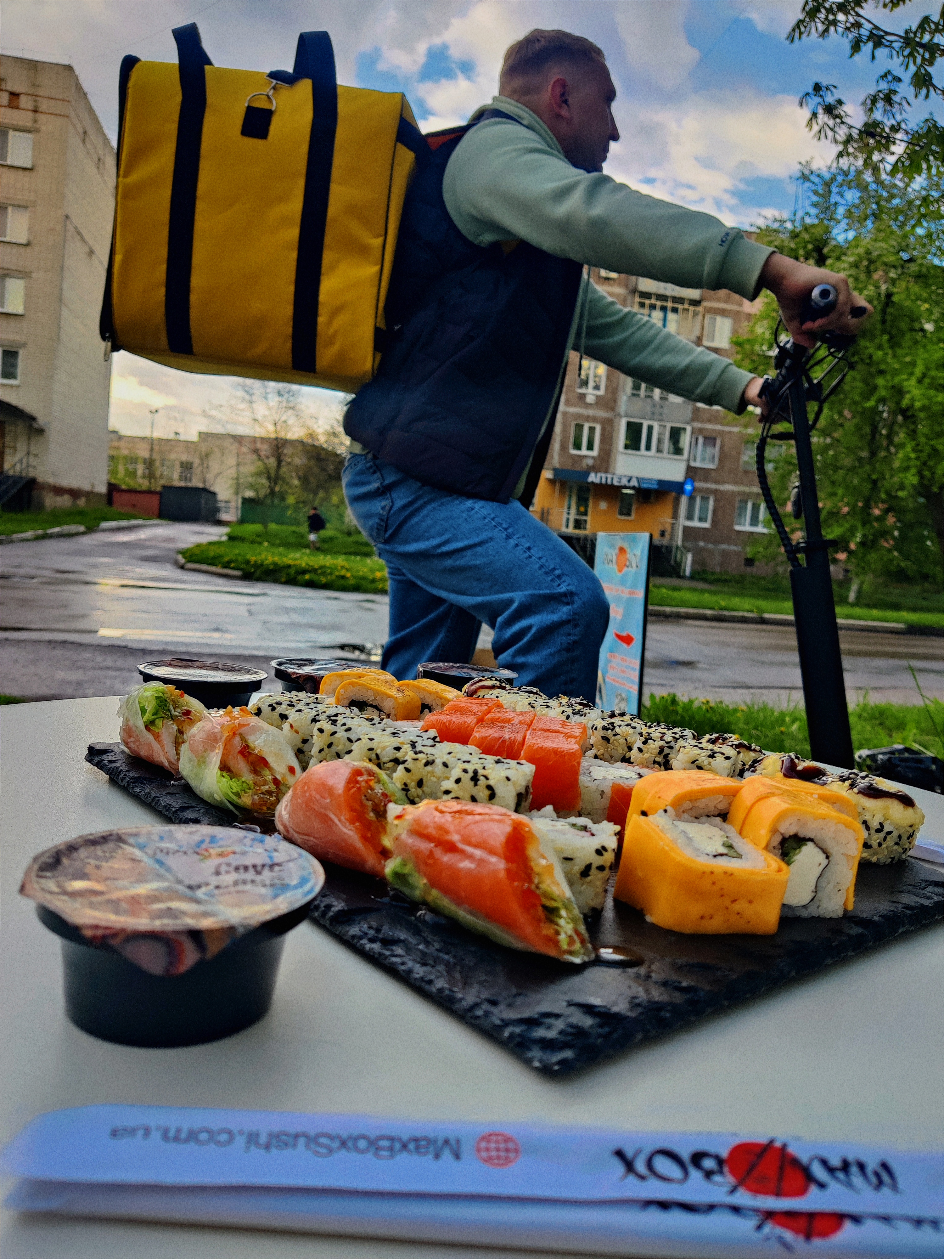 MaxBox - Sushi & Wok image 10