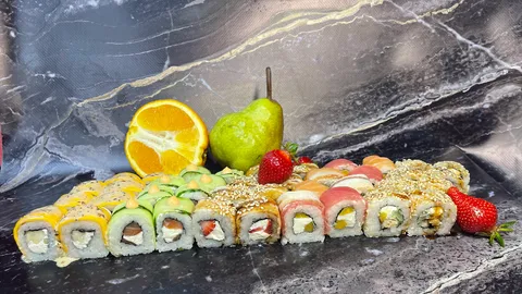MaxBox - Sushi and Wok image 2