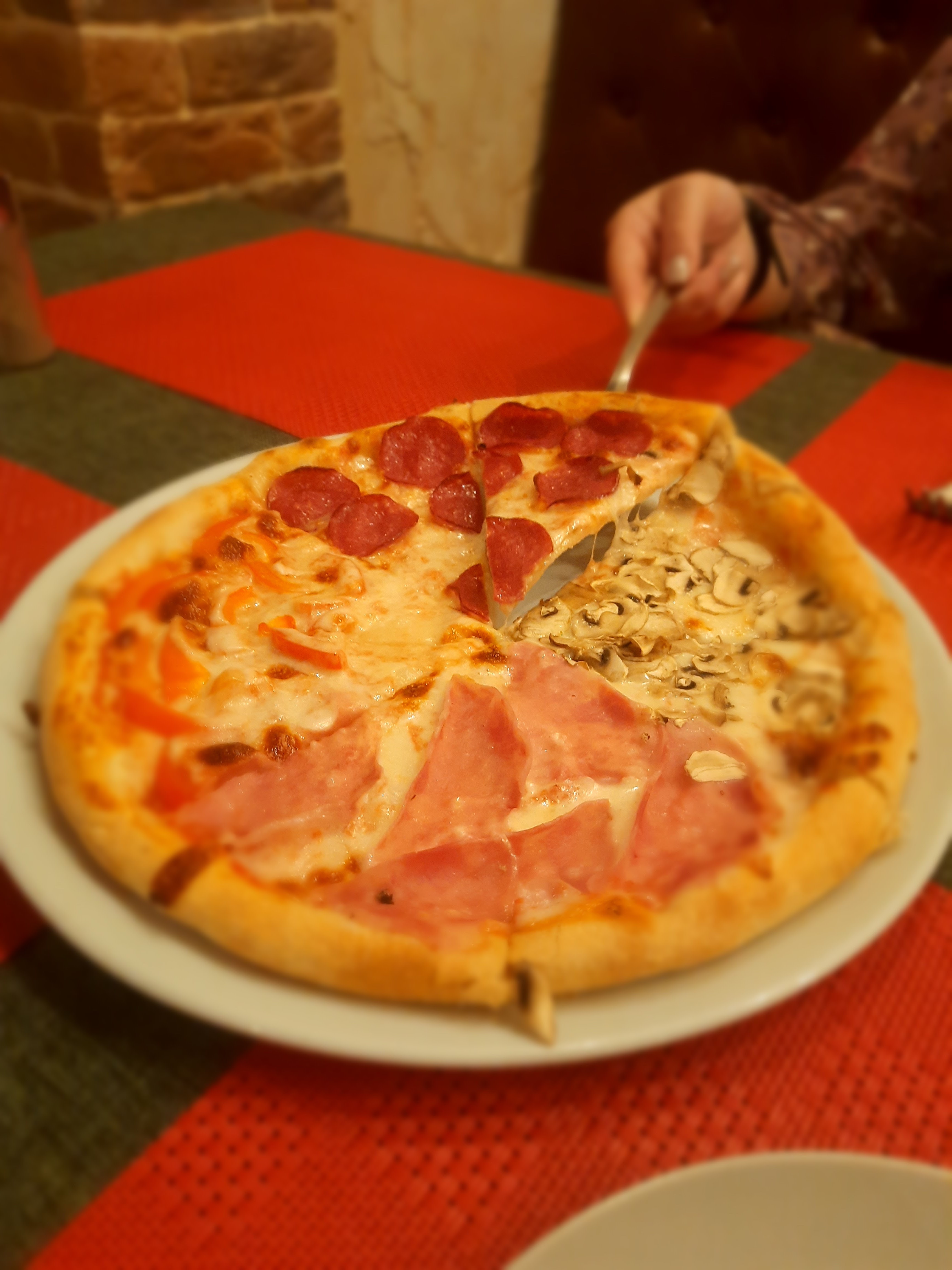 Alfonso pizzeria image 4