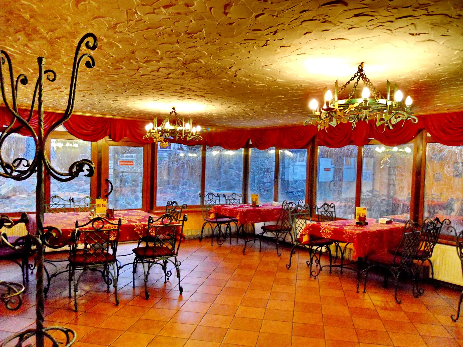 Taverna image 8