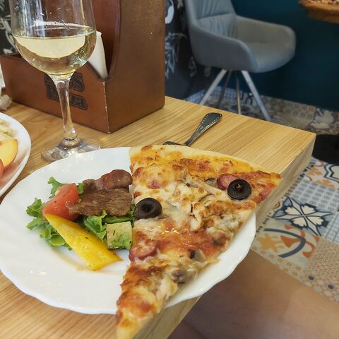 dat's pizza image 2