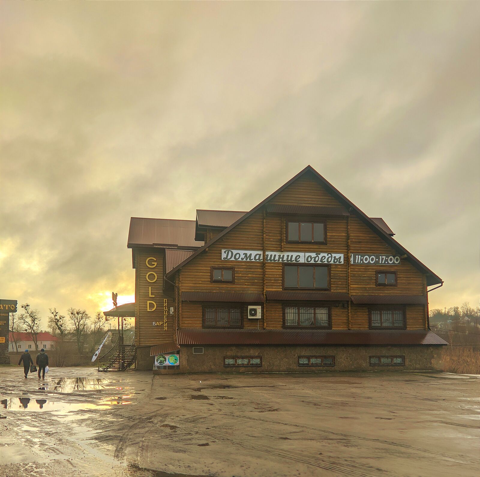 Gold Club image 4