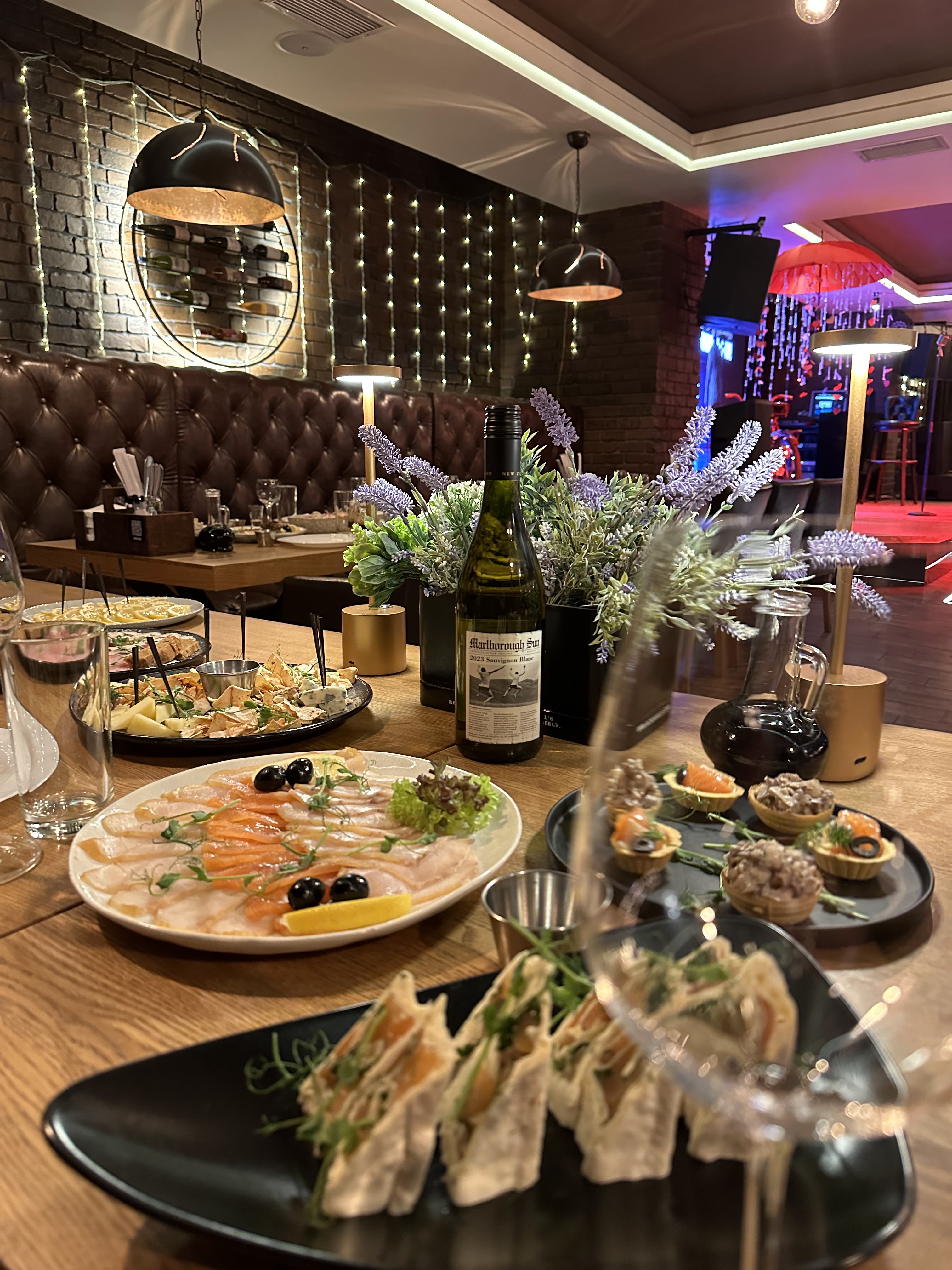 Анжис Хол. Смачний Шоу ресторан image 6