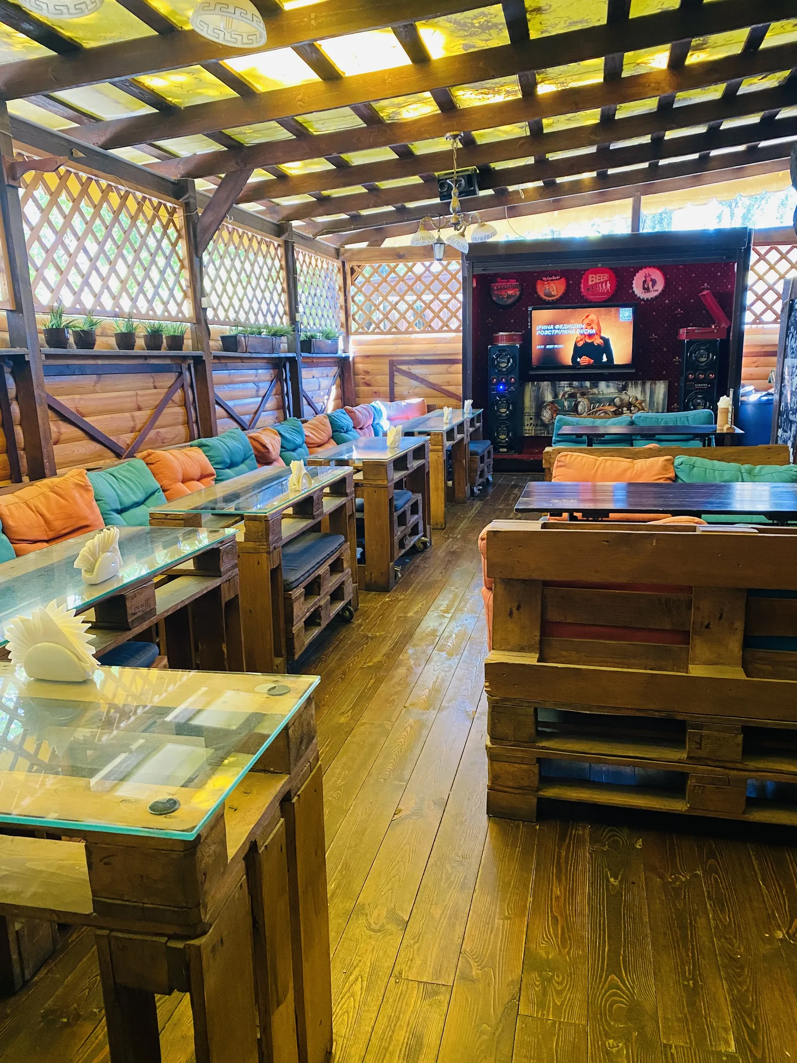 Taverna image 1