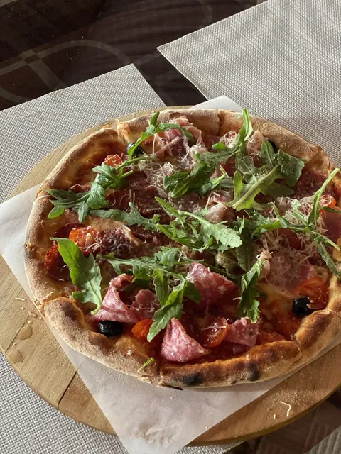 Capri Pizza image 3