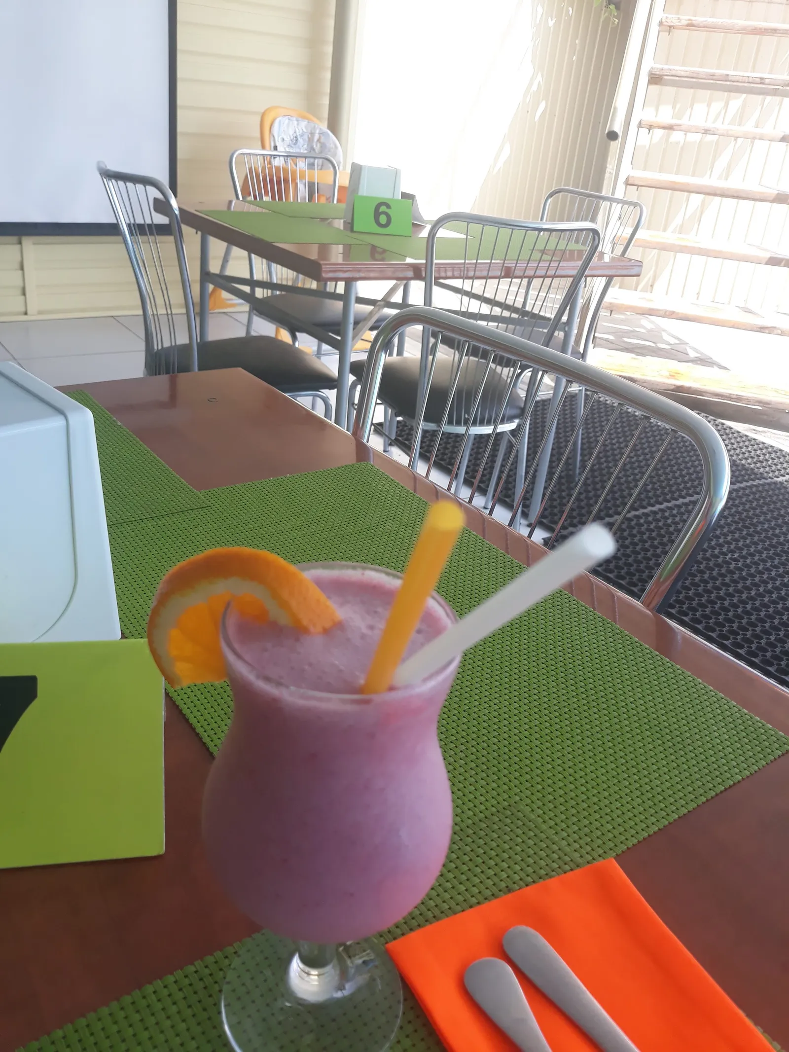 cafe F1 image 7