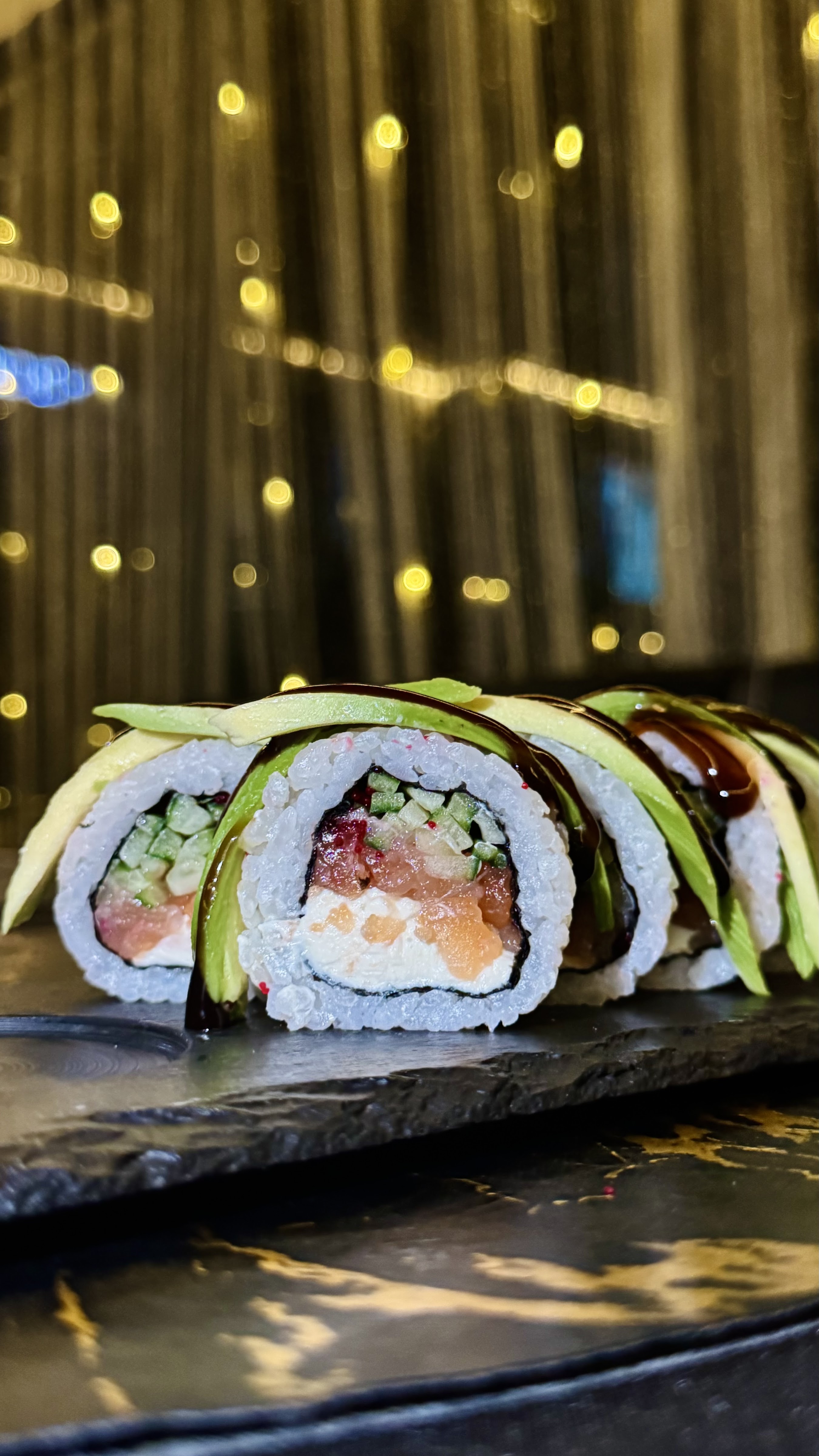 Vikitoria sushi & pizza image 4