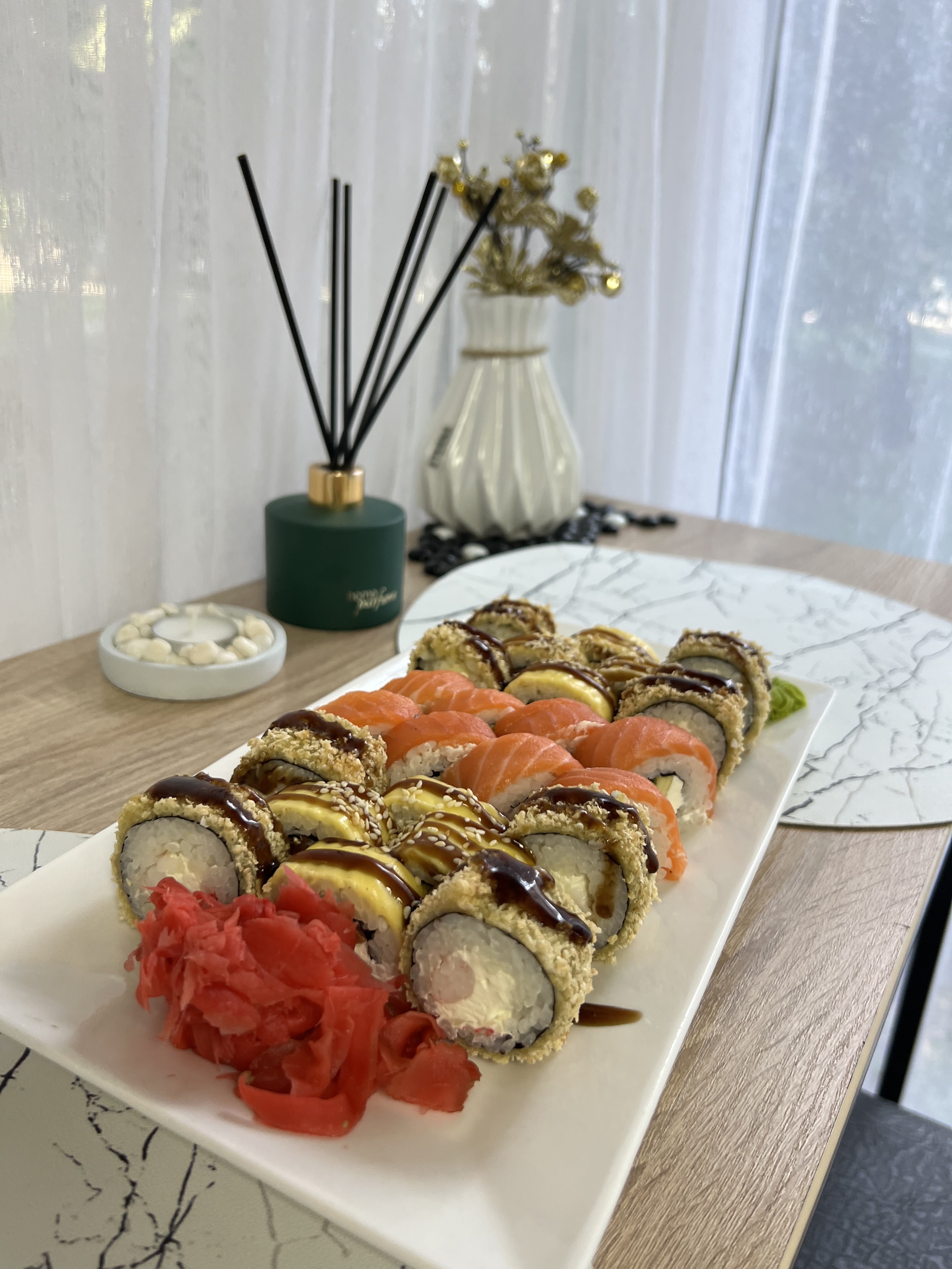 Vikitoria sushi & pizza image 6