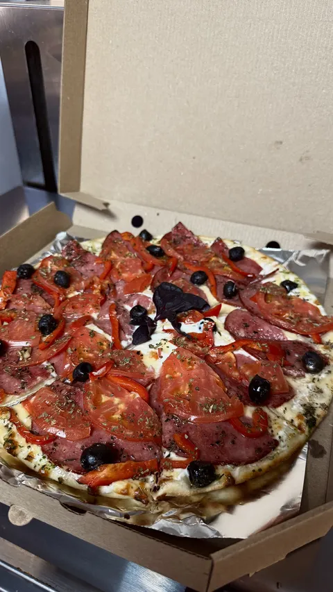 Vikitoria sushi & pizza image 8
