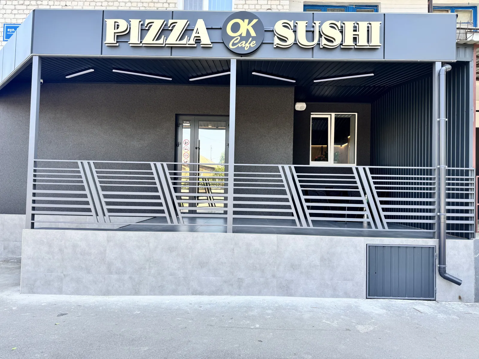 OK Cafe pizza & sushi image 8