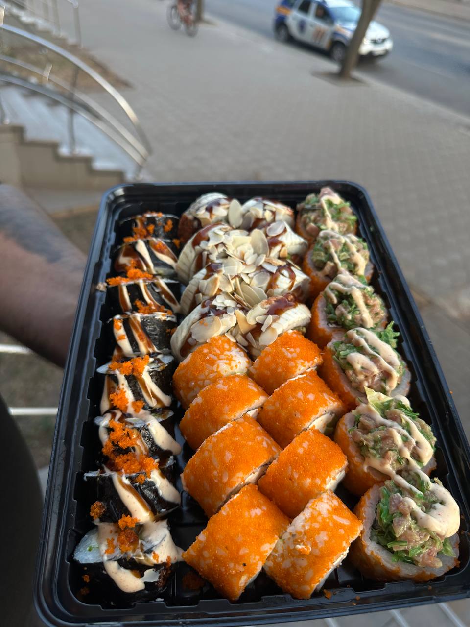 SUSHI USHI - ДОСТАВКА СУШІ ХАРКІВ image 2