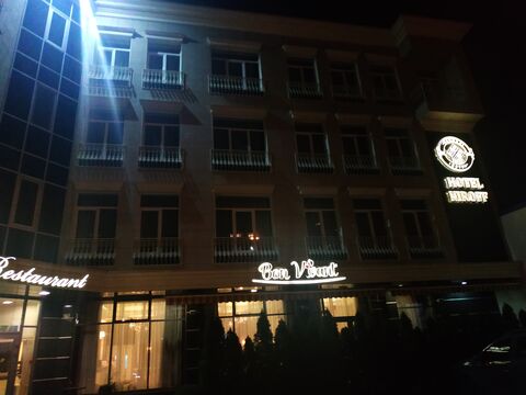 Bon Vivant image 6