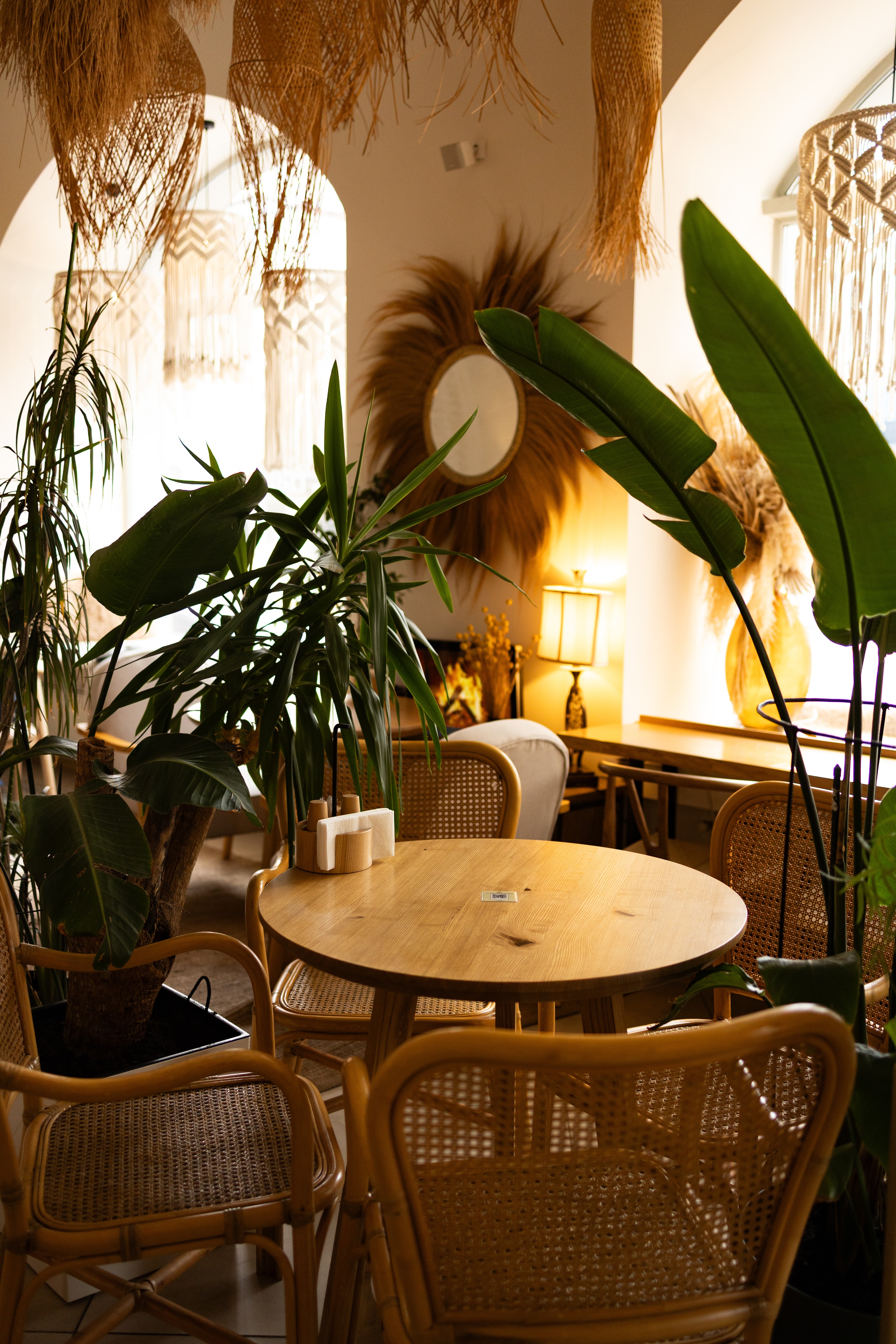 Bali casual cafe image 1