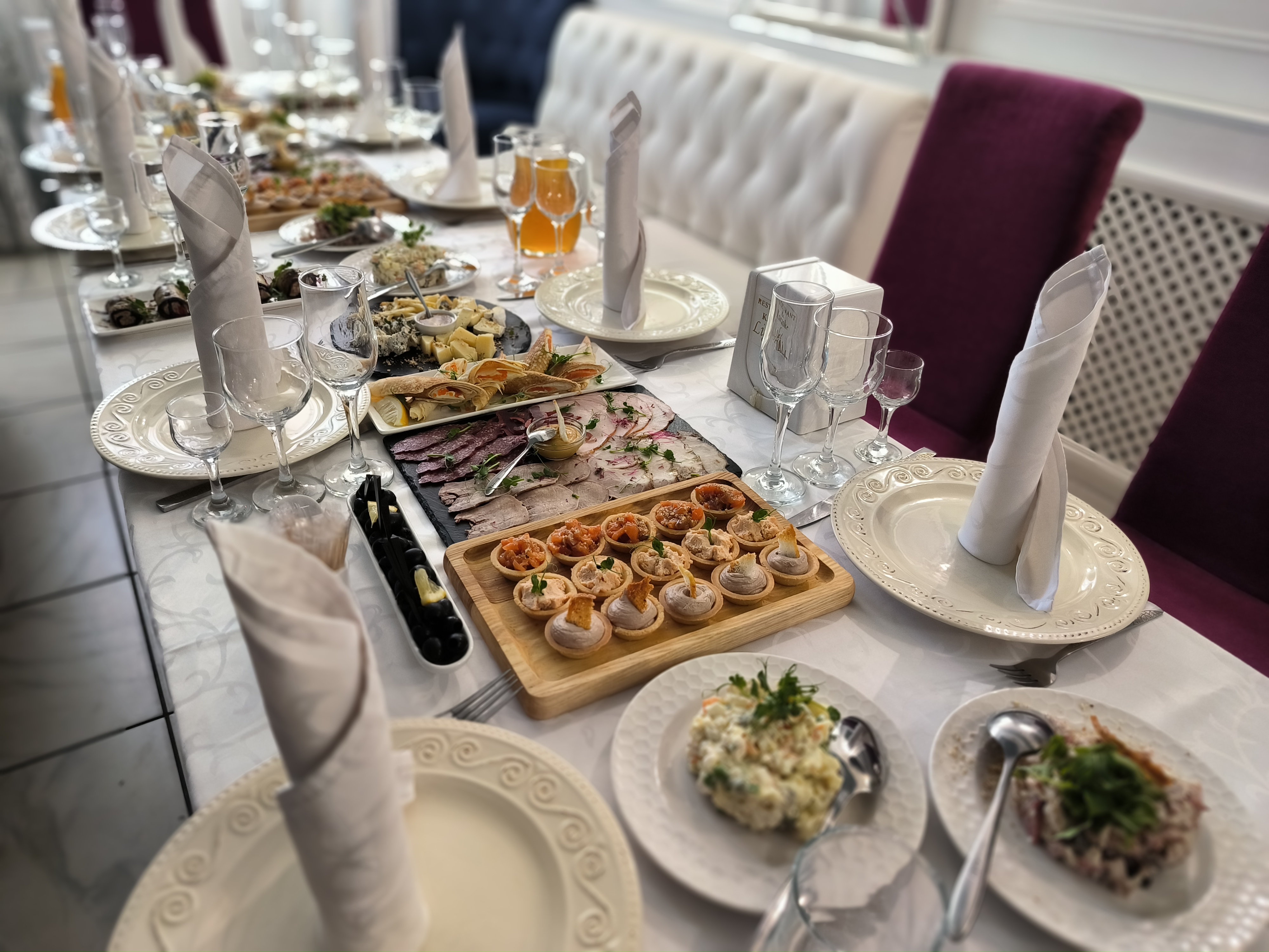 Layt Kholl Restoran Karaoke image 2