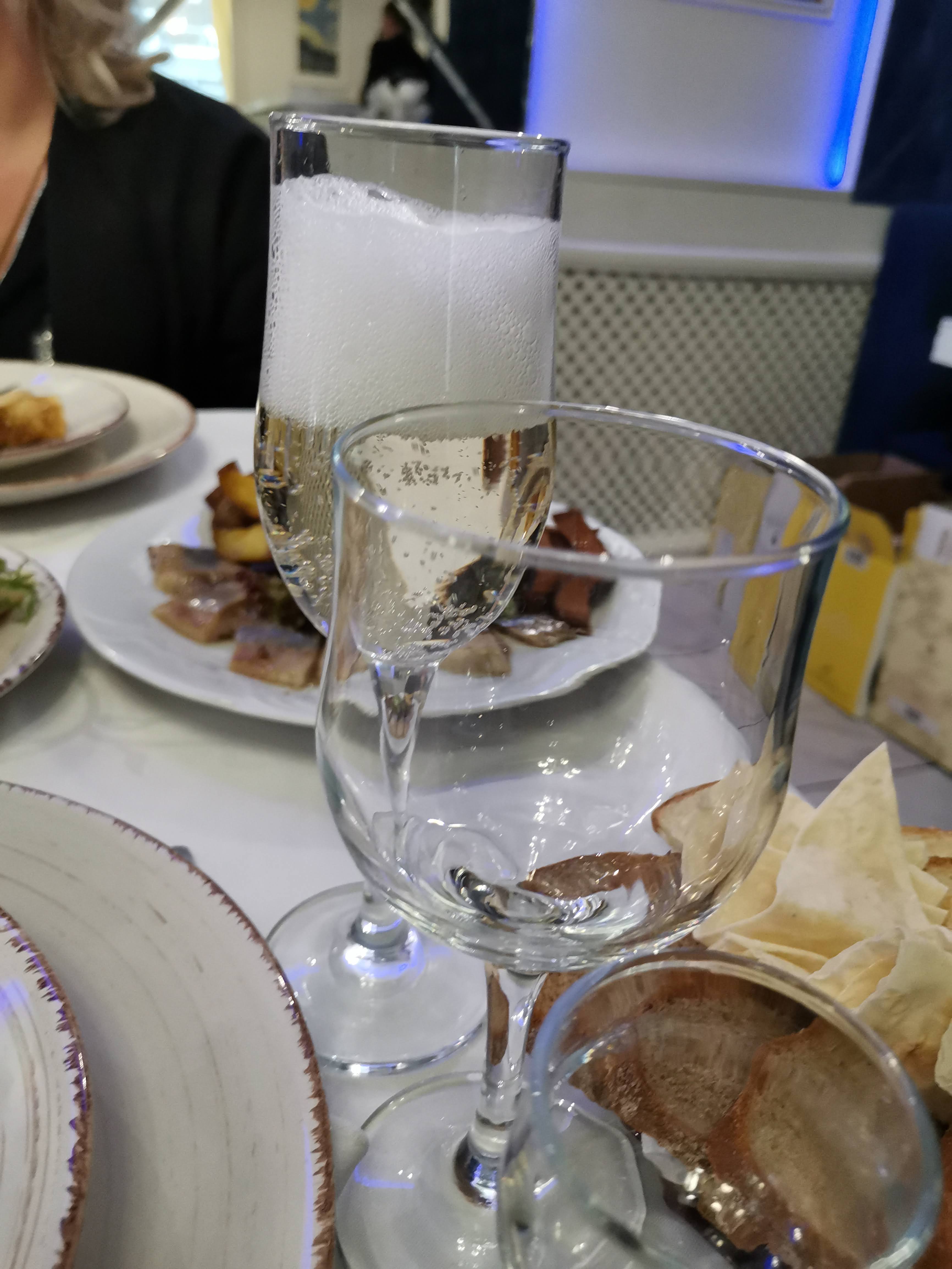 Layt Kholl Restoran Karaoke image 5