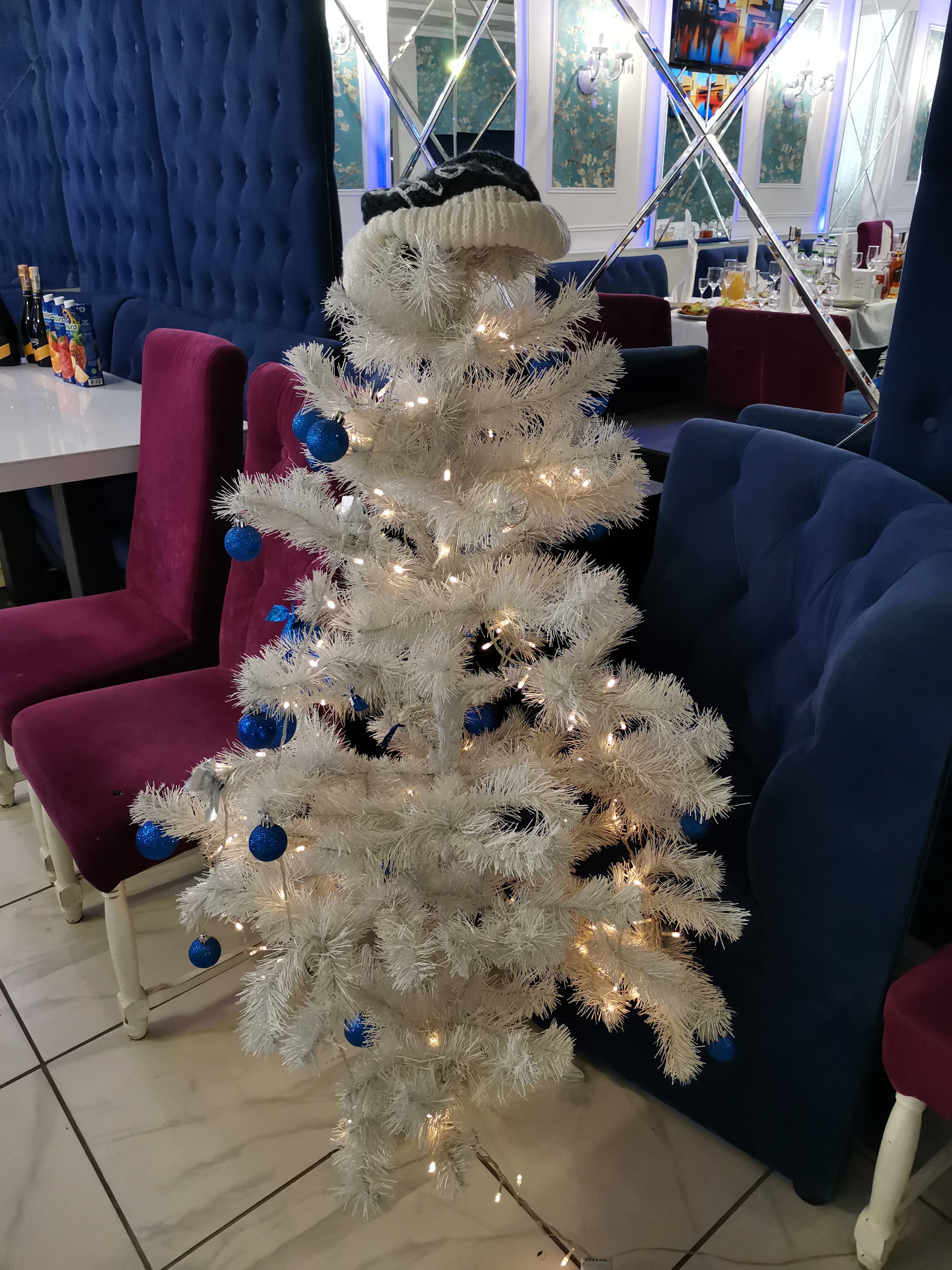 Layt Kholl Restoran Karaoke image 6