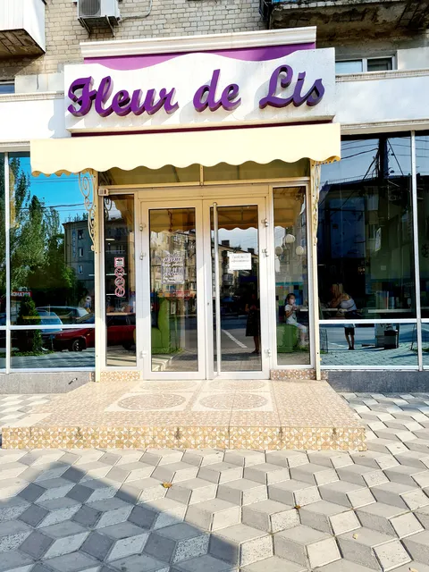 Fleur de Lis image 1