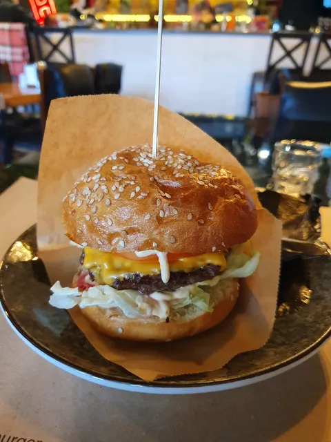 Heavy Burger image 4