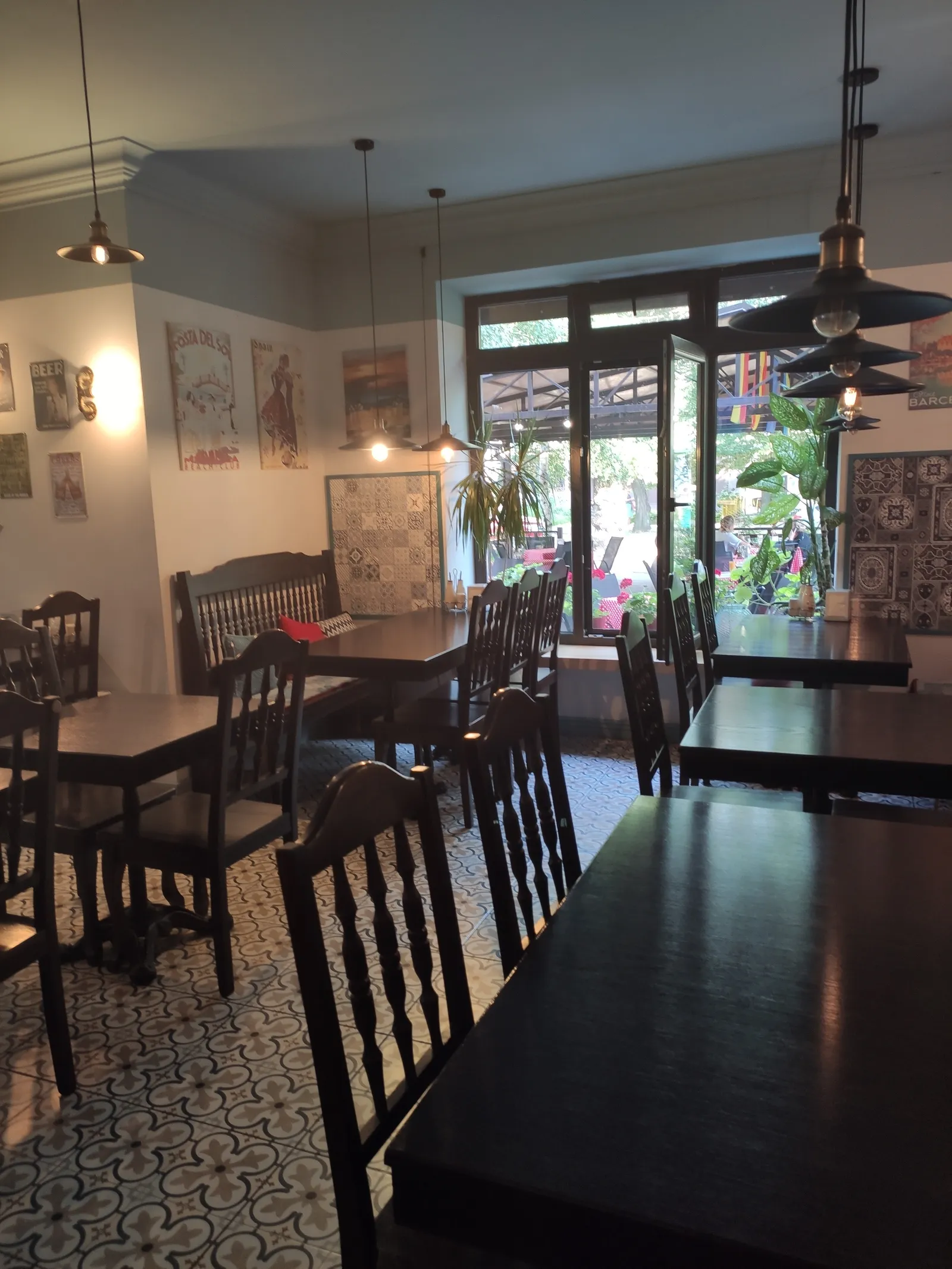 Bar de tapas image 4