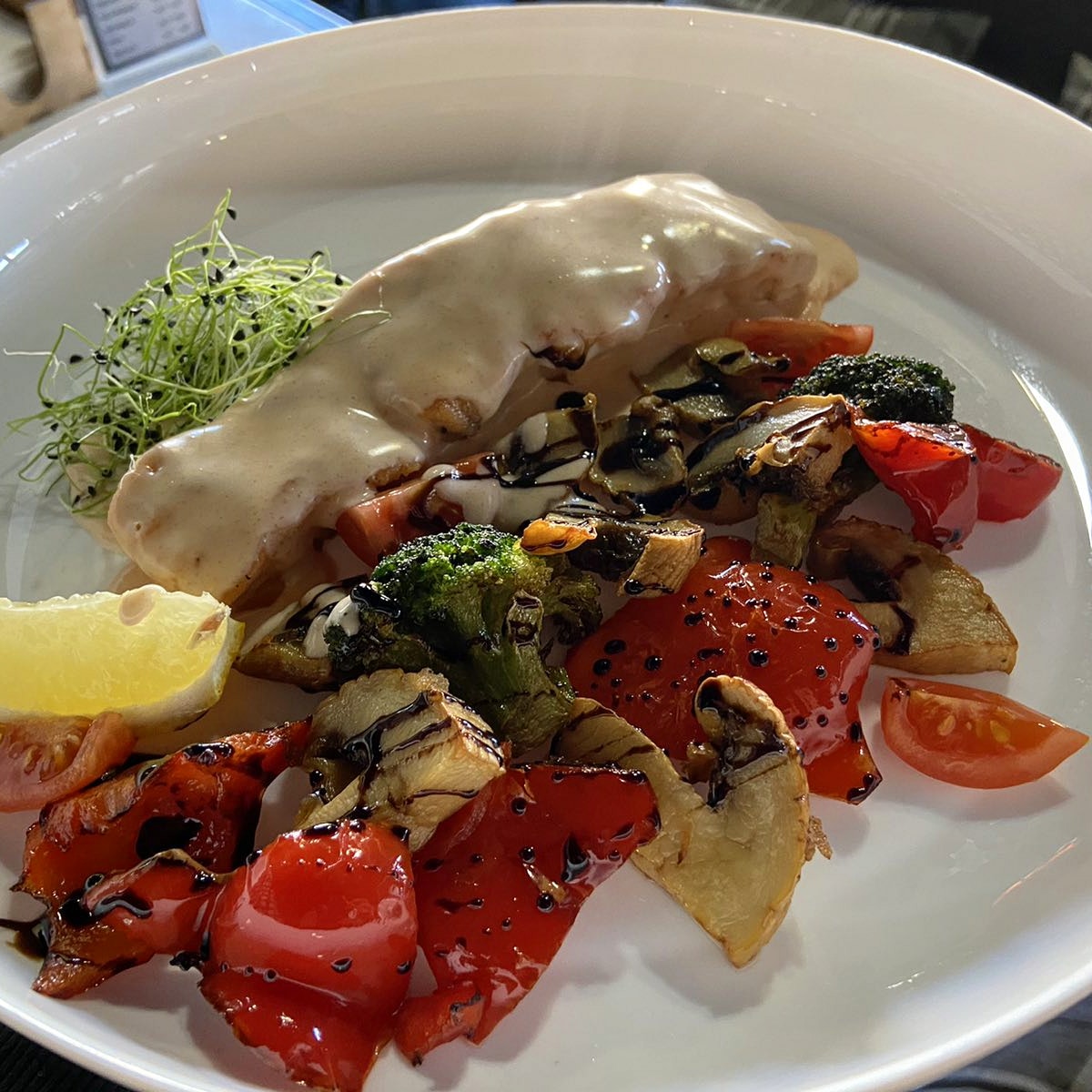 CHILL rest & food image 2