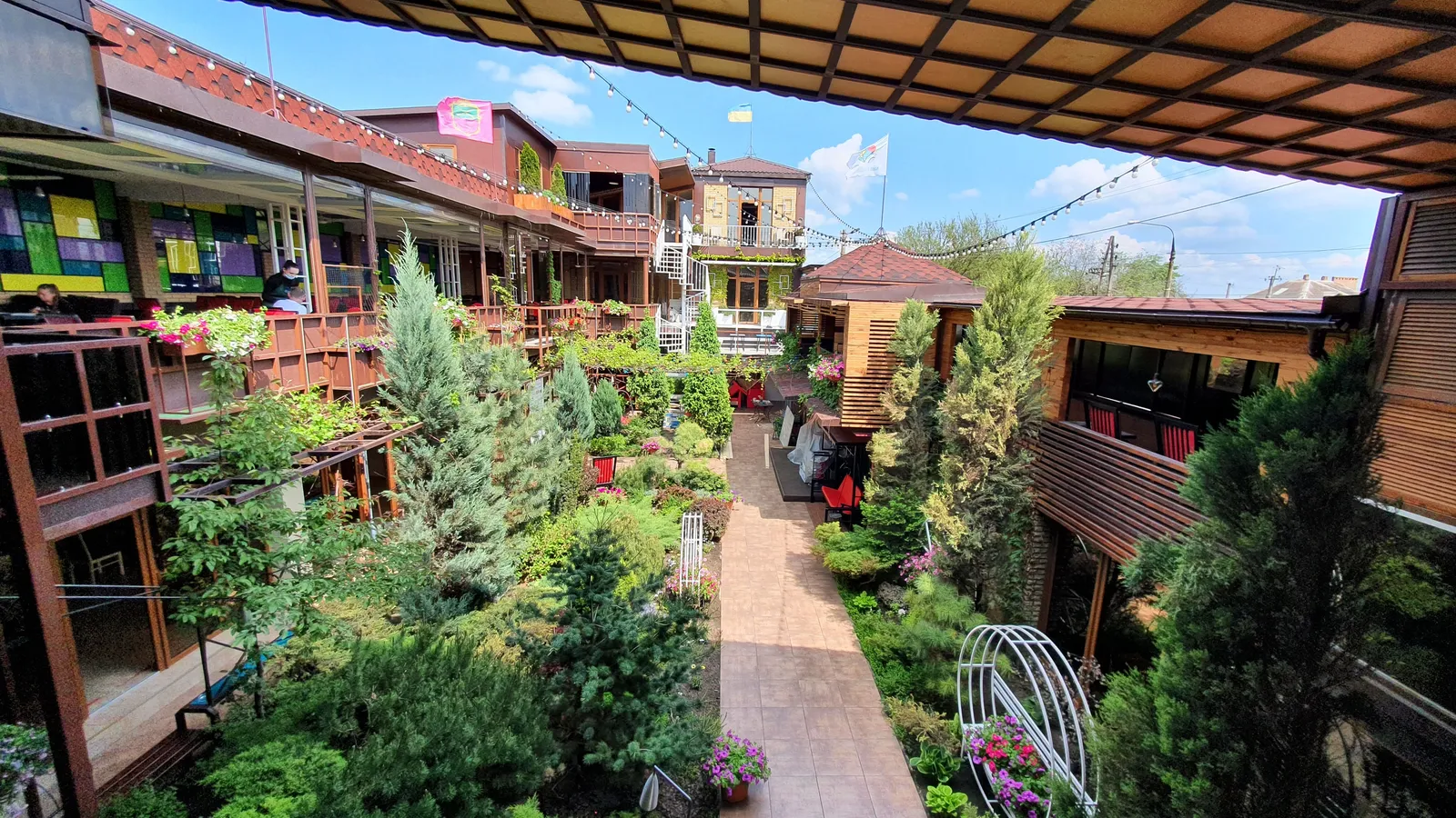 Nairi Patio image 5