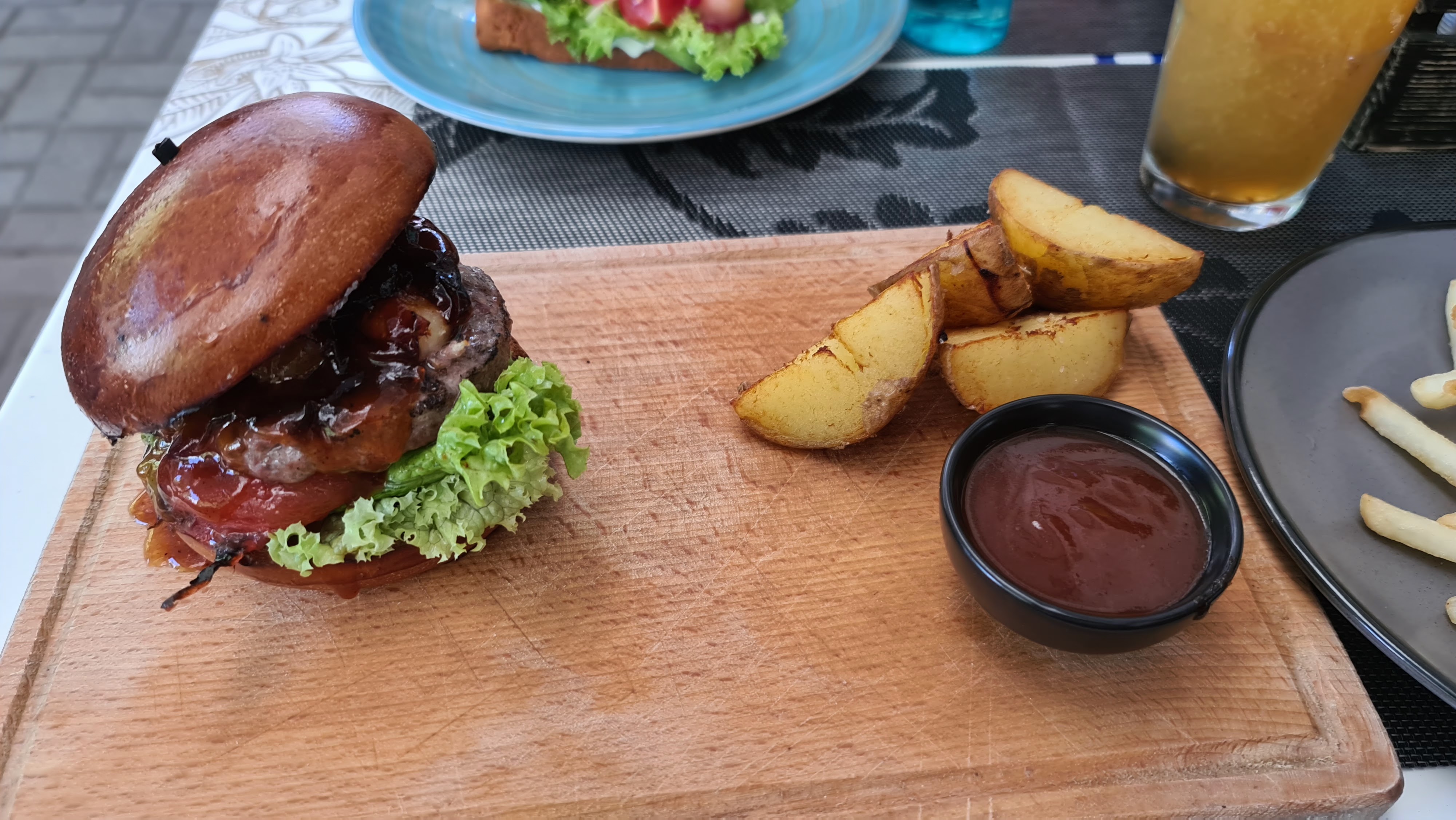 The House Lounge Cafe image 2