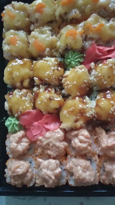 Yoshi Sushi image 4