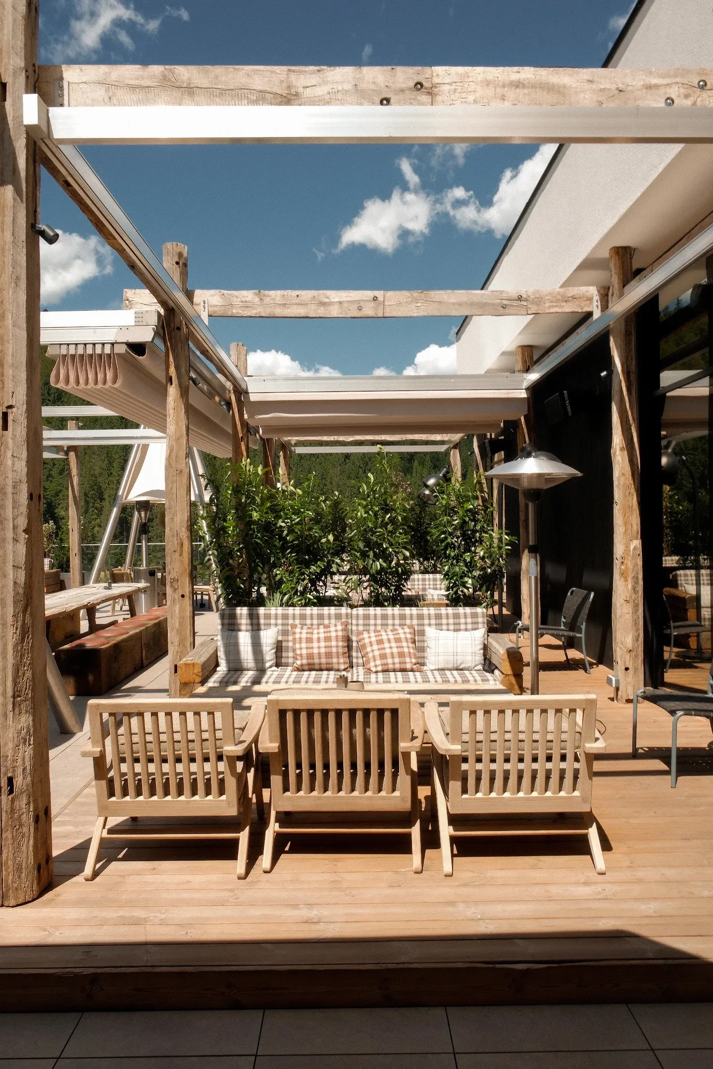 Yeti Terrace image 11