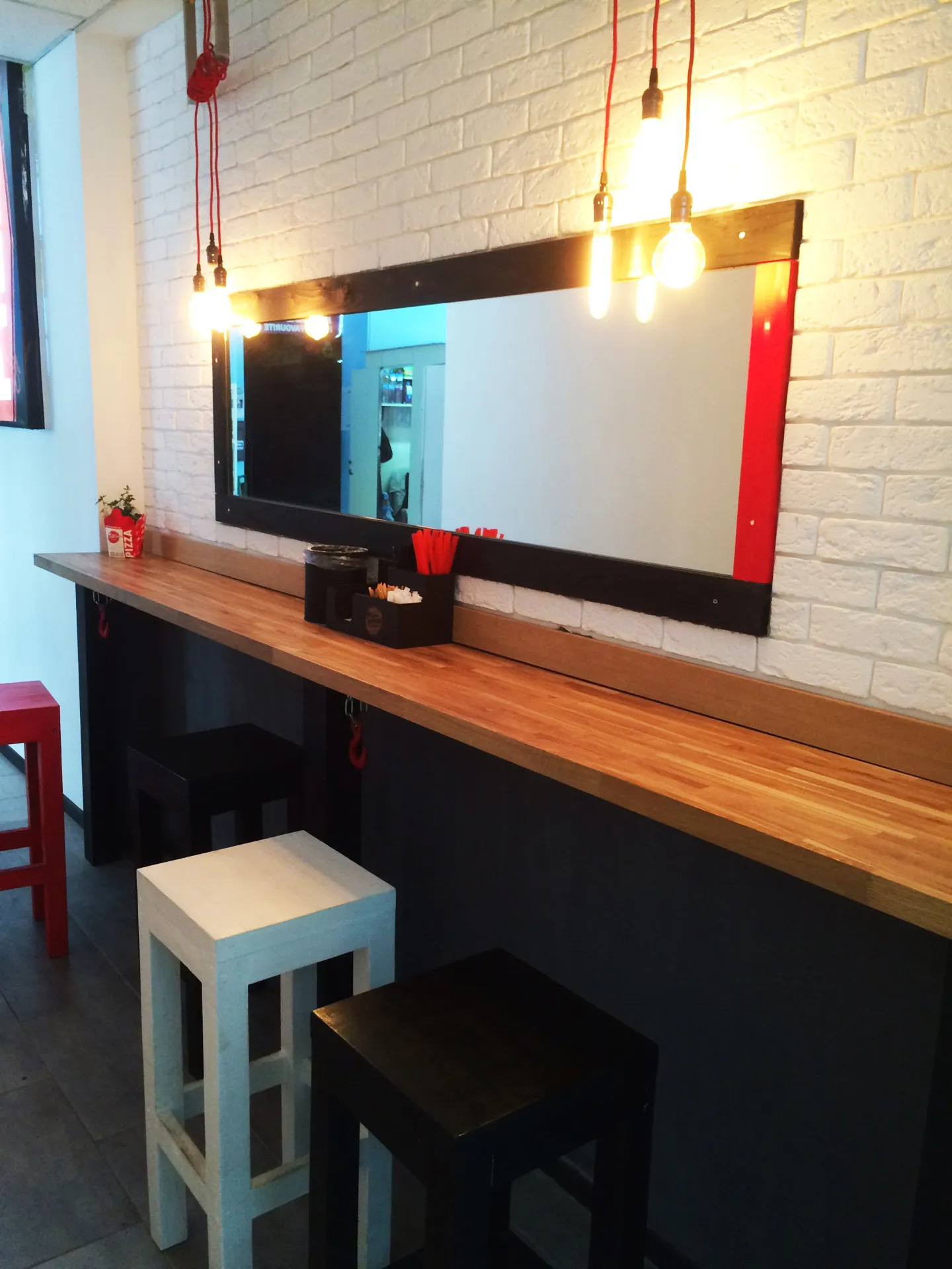 Adriano's pizza image 11