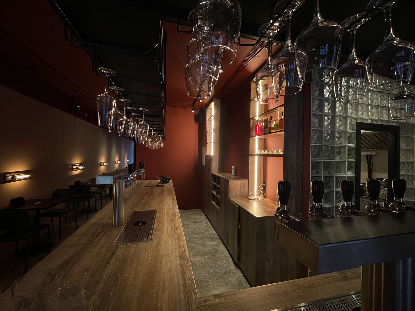 The Drinkers | Misto Kvitiv image 3