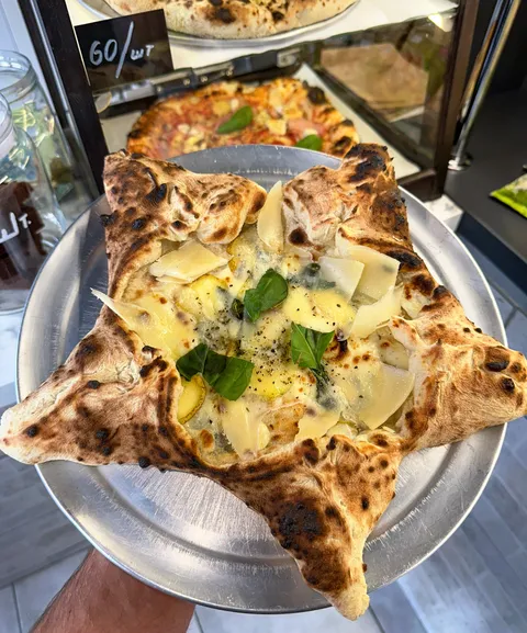 Dovas Pizza image 4