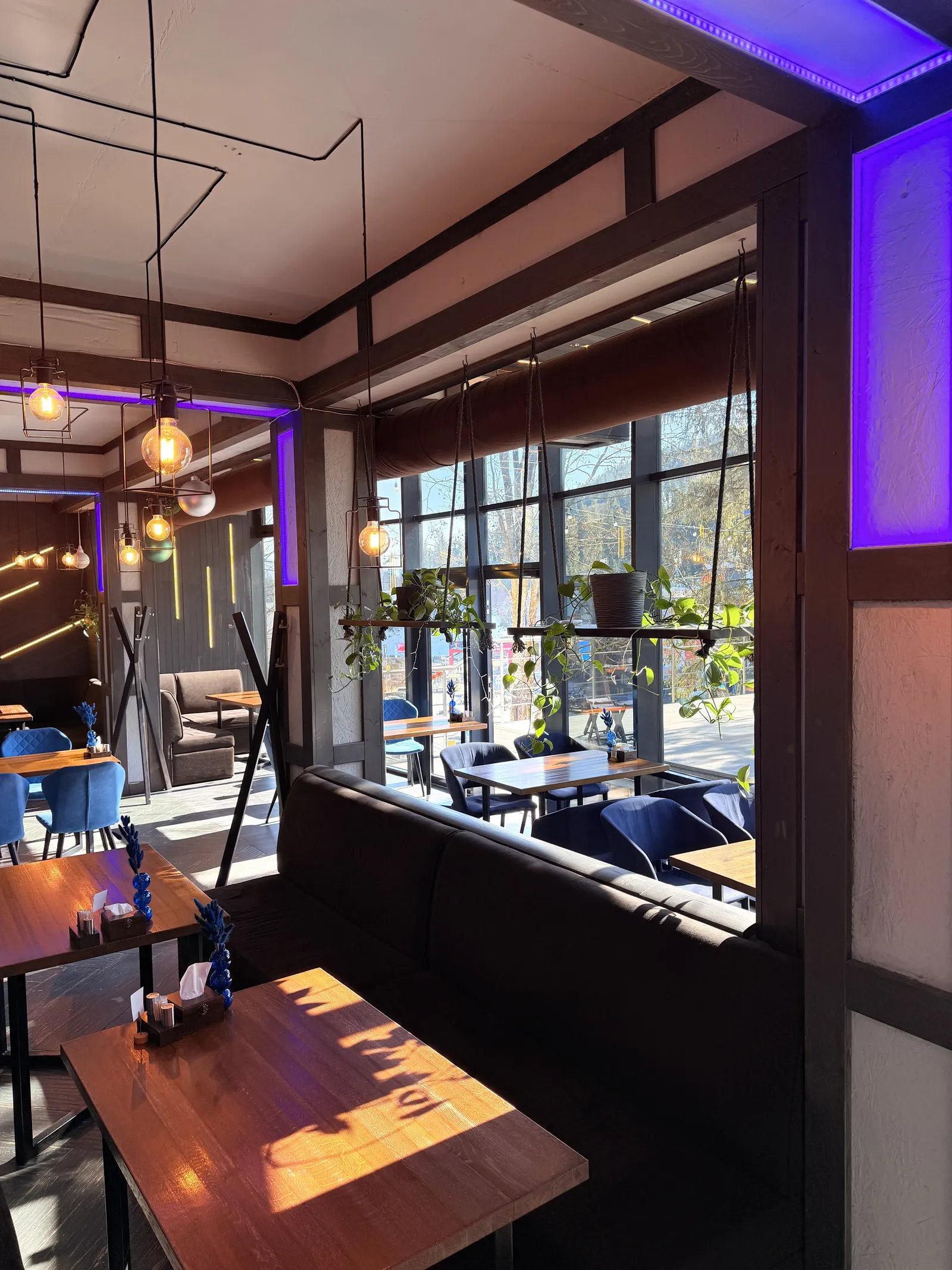 BLUE mountain restaurant image 14
