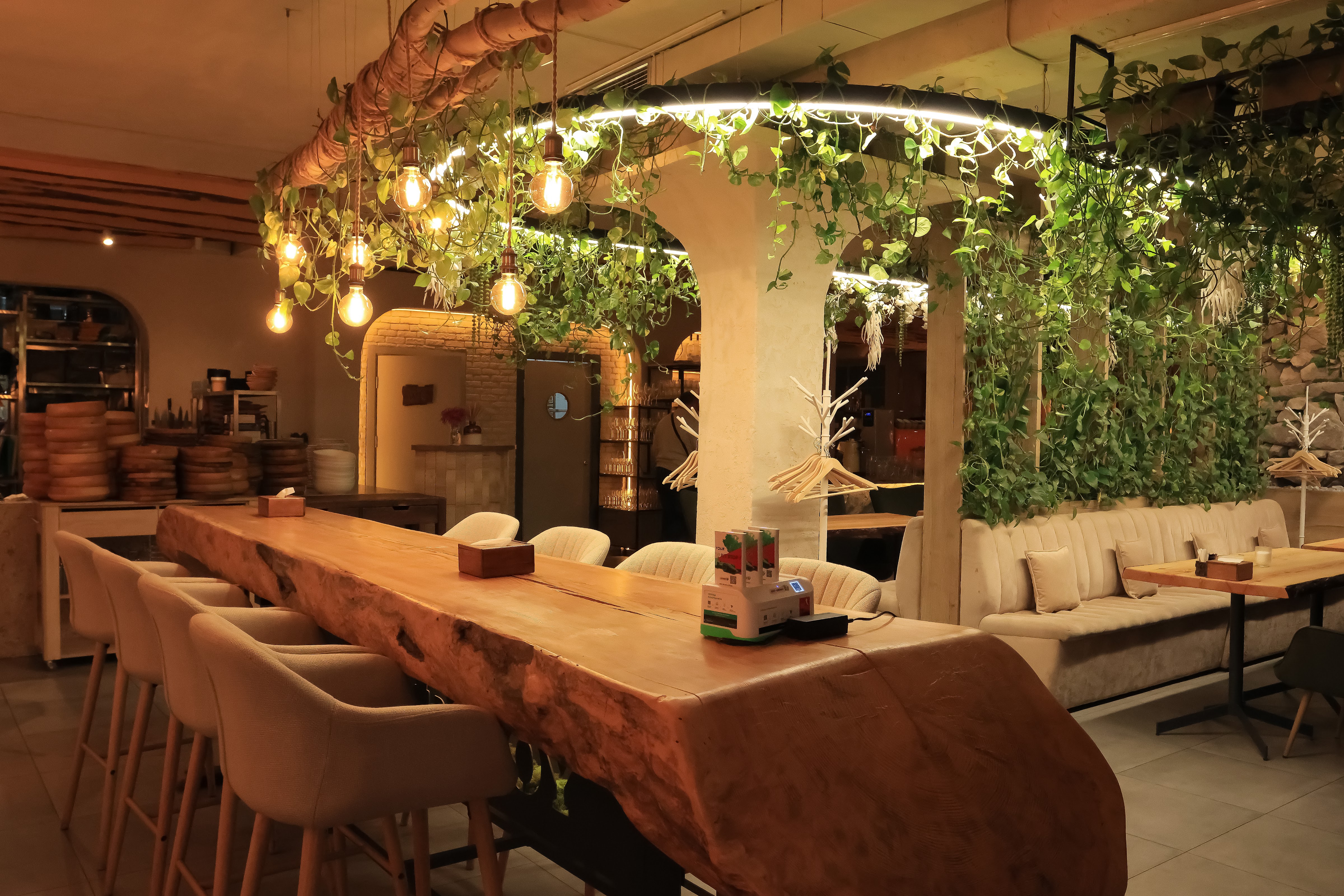 YAR Restaurant image 12