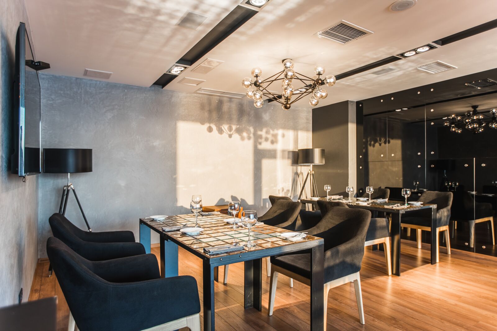 R1 restaurant image 11